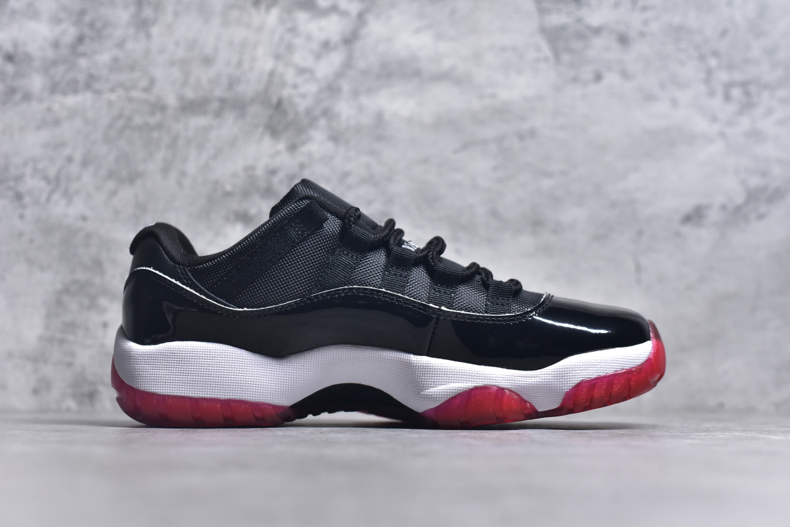 图片[3]-#乔丹11代 Air Jordan 11 Low Bred AJ11黑红2025 低帮 纯原大厂出品 正确纯原鞋标 官方即将发售 原楦原材料打造 正确黑碳板 原厂牛津布➕原厂漆皮 货号 FV5104-006 尺码：36-46-选品中心