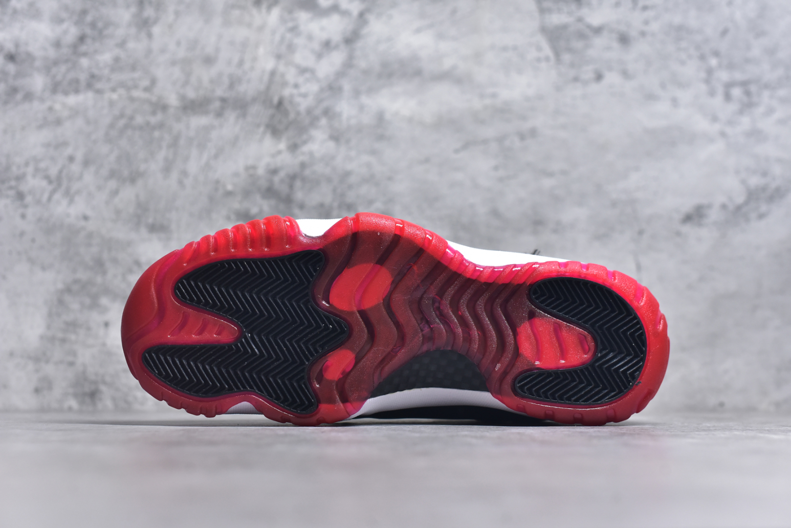 图片[6]-#乔丹11代 Air Jordan 11 Low Bred AJ11黑红2025 低帮 纯原大厂出品 正确纯原鞋标 官方即将发售 原楦原材料打造 正确黑碳板 原厂牛津布➕原厂漆皮 货号 FV5104-006 尺码：36-46-选品中心
