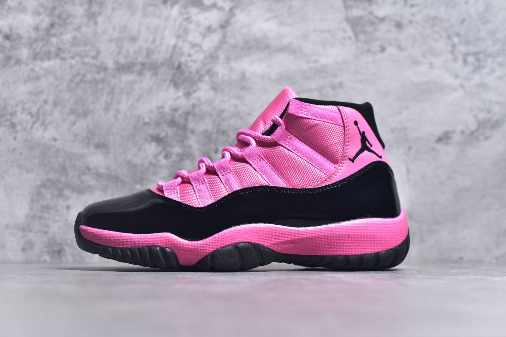#Air Jordan AJ11 Retro 黑粉 CT8012-500 原楦原档案数据开模打造 原厂中底拉帮钢印 原厂漆皮 防冻不开裂 头层皮料 原装鞋撑 水晶大底正确色度色泽 原楦原数据刺绣 原厂车缝走线及对位 毫厘不差 飞人logo采用原数据电脑刺绣 原装正品碳纤维真实碳板 增强抗扭 原内标 原盒标 正确官方原盒 原厂防氧化水晶外底 原厂配套厂全掌solo气垫 尺码：36-46-选品中心
