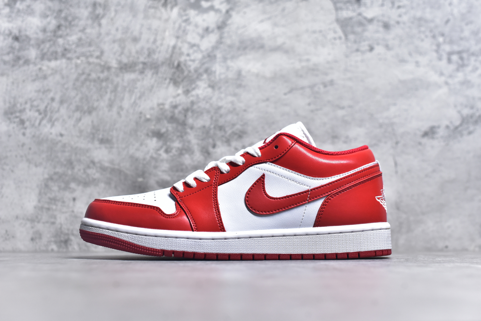 #Air Jordan 1 Low AJ1 乔1 白红配色 低帮文化休闲板鞋 货号： 553558-166 c9 尺码：36 36.5 37.5 38 38.5 39 40 40.5 41 42 42.5 43 44 44.5 45 46-选品中心