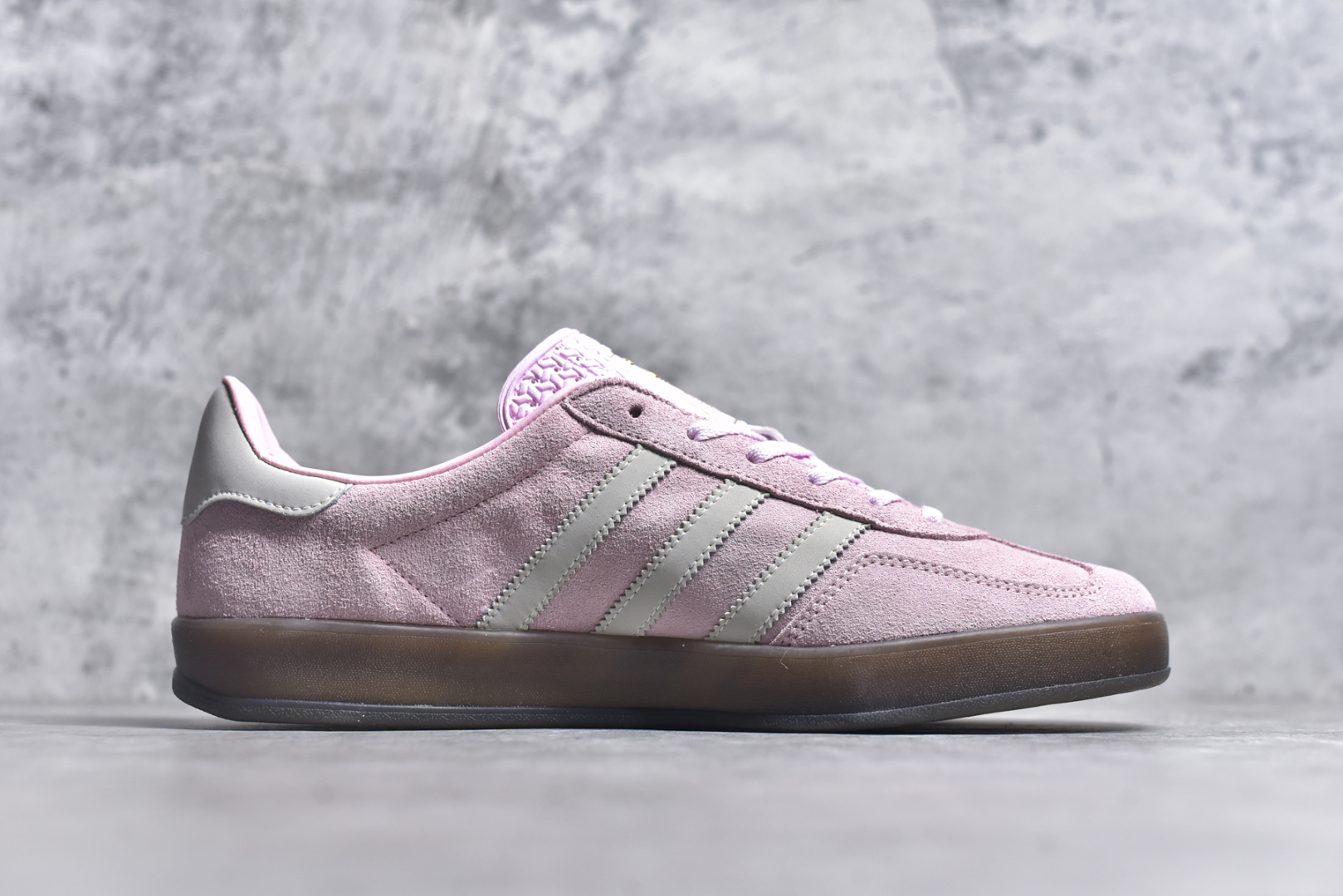 图片[3]-#adidas Originals Gazelle INdoor 三叶草休闲防滑耐磨低帮板鞋 鞋头出色设计 塑就出众贴合感 稳固的后跟贴合足部曲线设计 软弹舒适 不易磨脚 橡胶鞋底配合防滑纹路设计 平稳抓地 货号： JI2716 尺码： 35.5 36 36.5 37.5 38 38.5 39 40 40.5 41 42 42.5 43 44 45-选品中心