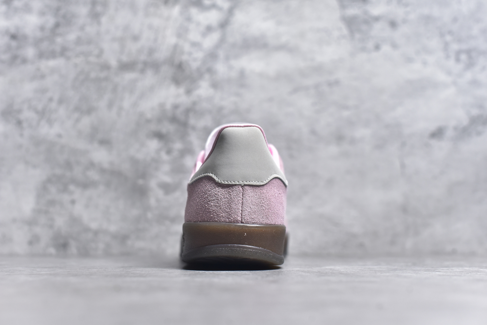 图片[5]-#adidas Originals Gazelle INdoor 三叶草休闲防滑耐磨低帮板鞋 鞋头出色设计 塑就出众贴合感 稳固的后跟贴合足部曲线设计 软弹舒适 不易磨脚 橡胶鞋底配合防滑纹路设计 平稳抓地 货号： JI2716 尺码： 35.5 36 36.5 37.5 38 38.5 39 40 40.5 41 42 42.5 43 44 45-选品中心