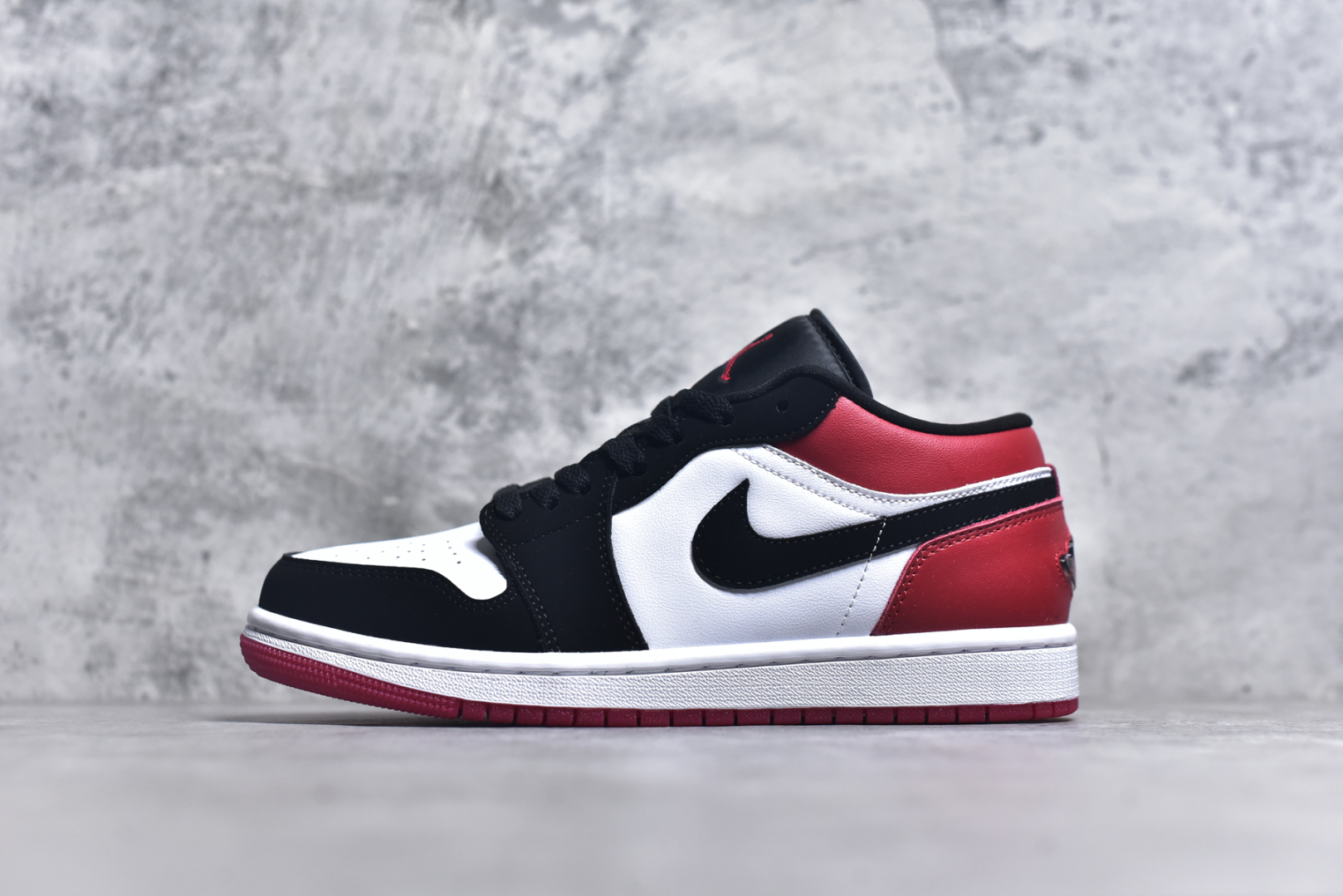 #Air Jordan 1 Retro Low \”White Black Gym Red\” 黑红 官方同步新色 原装级产物 拒绝公底 立体鞋型 细节完美 高清洁度 购置公司同步原材料 原汁原味 忠于原版 货号：IB8971 106 尺码：36-46-选品中心