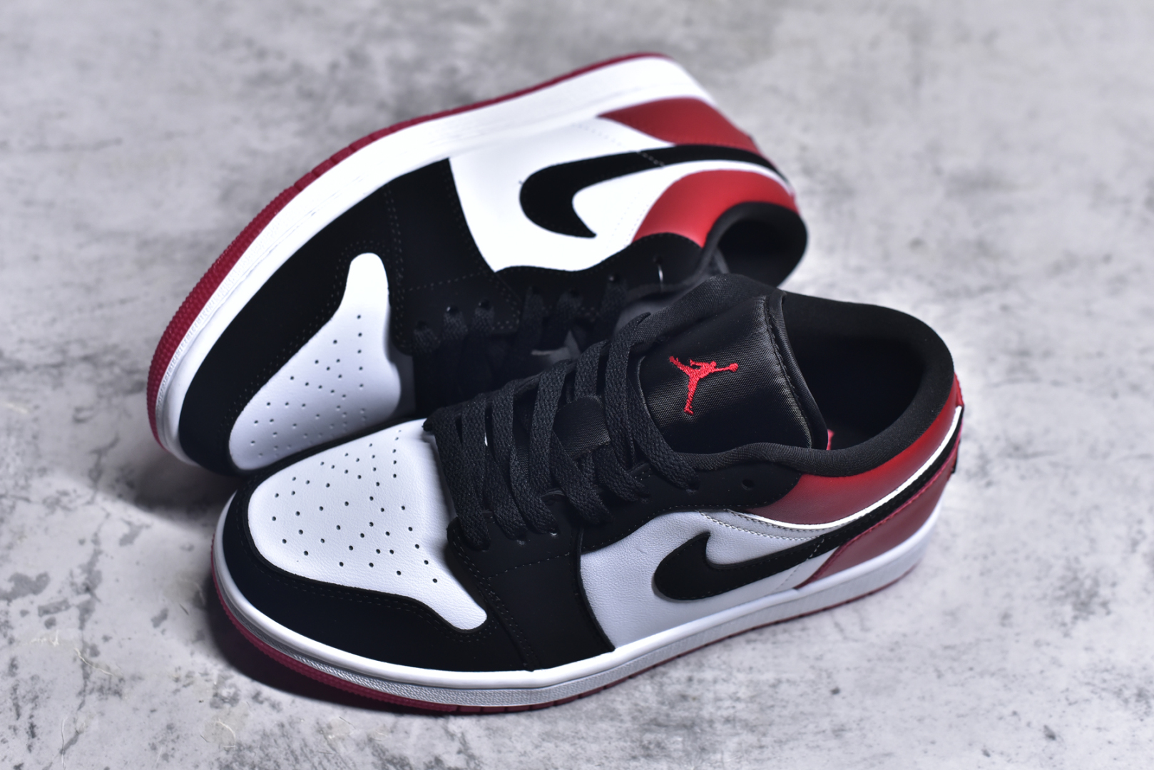 图片[7]-#Air Jordan 1 Retro Low \”White Black Gym Red\” 黑红 官方同步新色 原装级产物 拒绝公底 立体鞋型 细节完美 高清洁度 购置公司同步原材料 原汁原味 忠于原版 货号：IB8971 106 尺码：36-46-选品中心