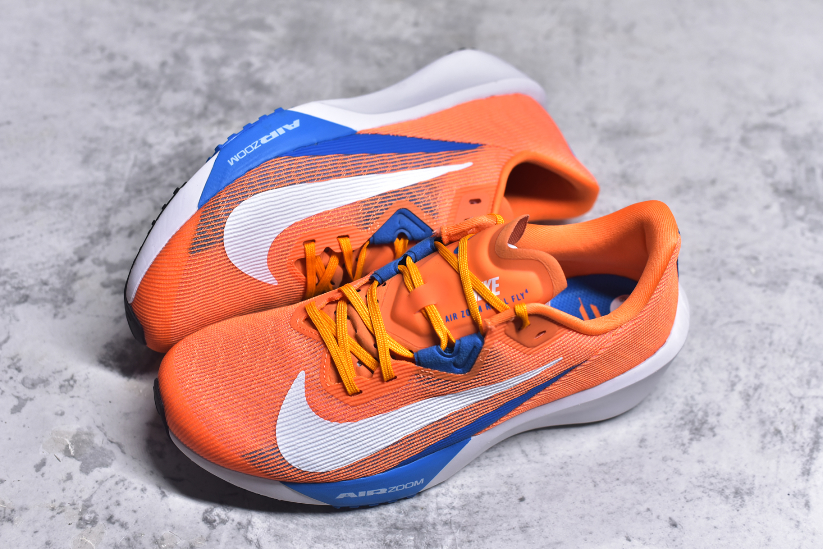 图片[7]-#NK ZoomX Invincible Run Flyknit 6 轻量跑鞋 飞织低帮休闲运动慢跑鞋 厚底增高 老爹鞋 此鞋专为短跑运动员而生 是为 5 至 10 公里距离的赛事和训练打造 整体设计采用流线型的轻质工程网眼材质构成鞋面 并与其他 Running 旗舰鞋款同样搭载全脚掌 ZoomX 缓冲中底 搭配 Pebax 物料与橡胶外底 ZoomX StreakFly 首发配色以Prototype呈现 其灵感是来自开发期间的磨损测试 透过编号的标记与内侧的预期跑步距离突出研发过程 货号： FV6040-800 尺码：39-45-选品中心