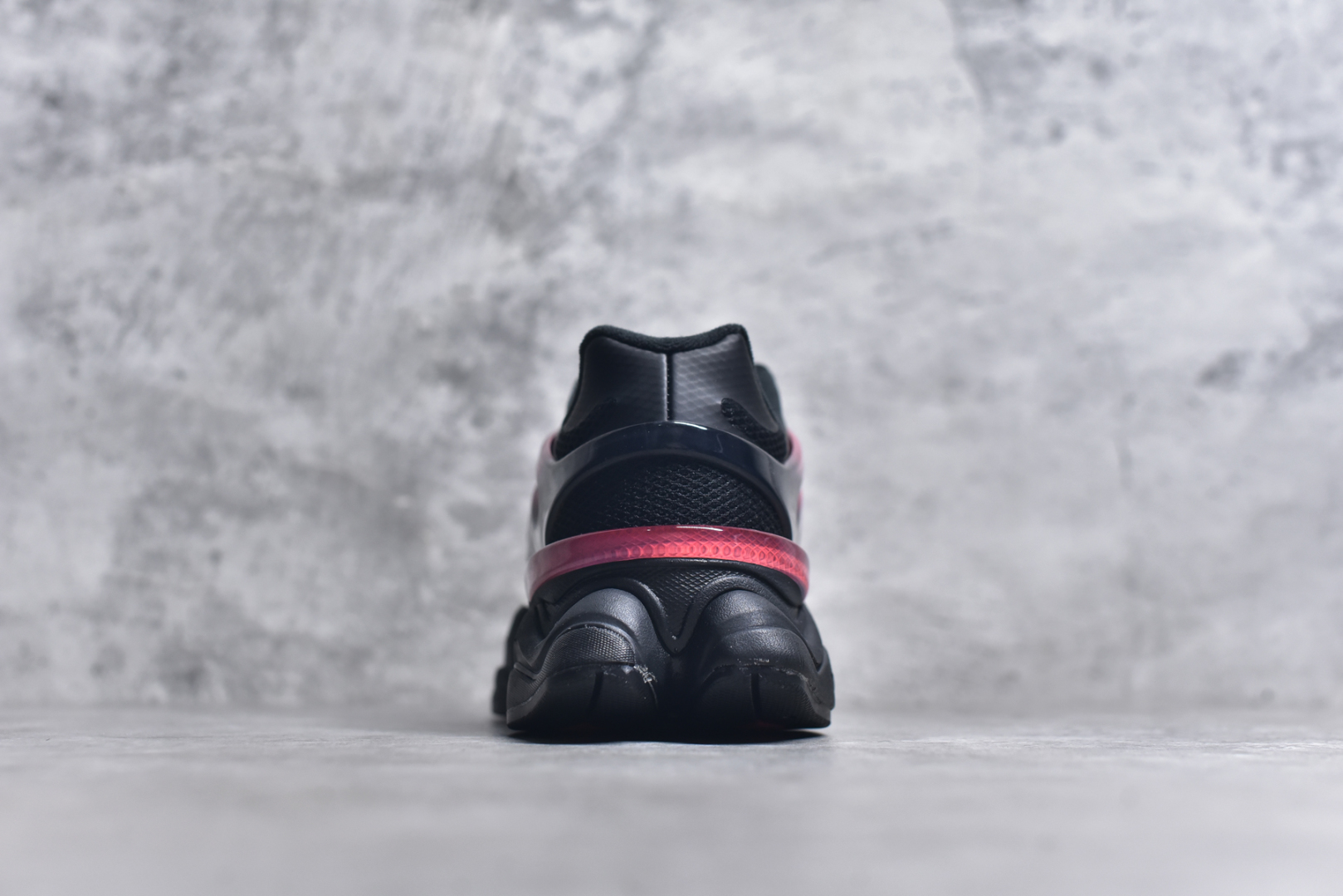 图片[5]-#新百伦New Balance 9060 黑红复古休闲运动老爹鞋 实拍首发该款承袭990系列设计元素而生，鞋面由空间网格及麂皮鞋面拼接而成，麂皮配网布结合很夏天，割裂式中底+点式生胶大底，同时搭载ABZORB缓震科技，泡沫聚酯制成，脚感舒适。多趾后跟设计极具特点。 尺码：36-46.5-选品中心