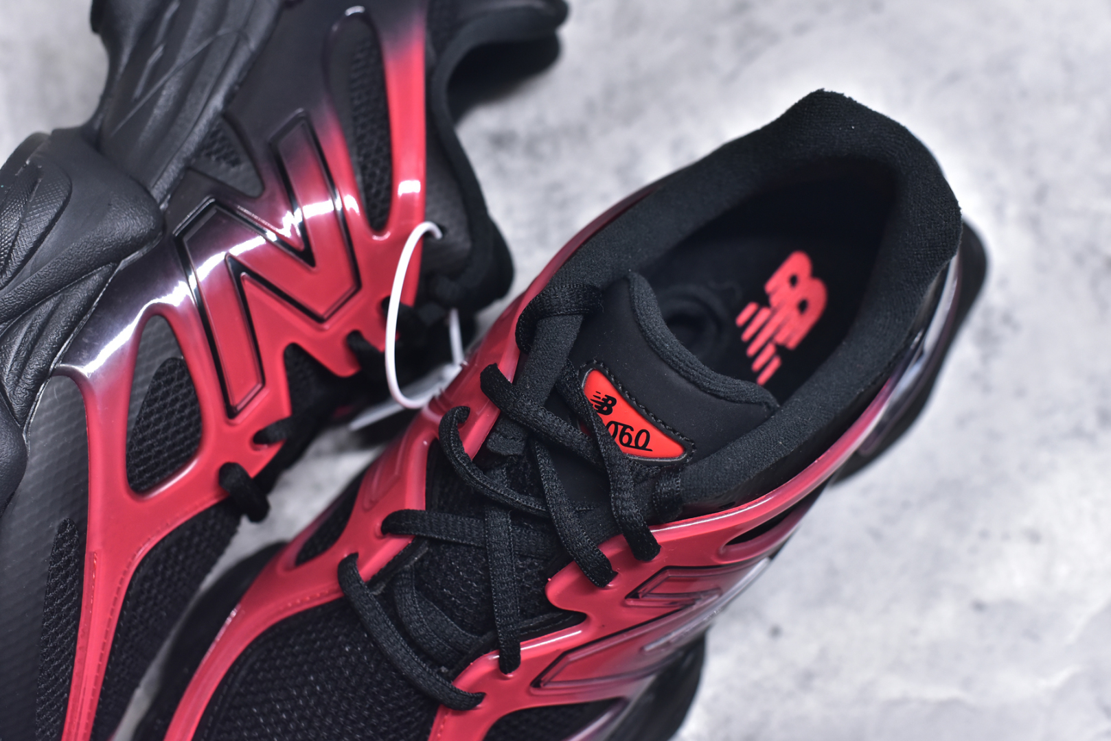 图片[9]-#新百伦New Balance 9060 黑红复古休闲运动老爹鞋 实拍首发该款承袭990系列设计元素而生，鞋面由空间网格及麂皮鞋面拼接而成，麂皮配网布结合很夏天，割裂式中底+点式生胶大底，同时搭载ABZORB缓震科技，泡沫聚酯制成，脚感舒适。多趾后跟设计极具特点。 尺码：36-46.5-选品中心