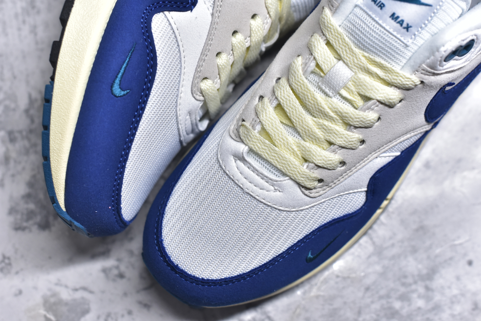 图片[8]-#NK Air Max 1 初代复古气垫慢跑鞋 FQ8048-133 由Tinker Hatfeld和Mark Parker在1987年设计 灵感来自于巴黎蓬皮杜中心 在参观了蓬皮杜中心之后提出了Air Max的标志性开窗可视气垫的理念 并将其实际开发成功 是NK史上第一双可视气垫跑鞋 凭借着Air Max气垫带来的舒适脚感和鞋面面料上的不断精进才使得Air Max 1在现如今都是复古慢跑鞋的首选 深厚的历史渊源 独特的流线形设计 极为复古的外观使得它深受鞋迷的喜爱 尺码：36 36.5 37.5 38 38.5 39 40 40.5 41 42 42.5 43 44 44.5 45 46 47.5-选品中心