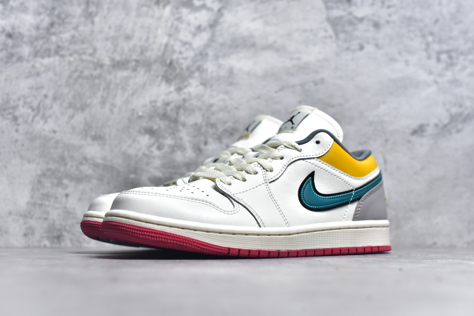 图片[2]-#Air Jordan AJ1 Low 低帮 帆白黄 HV4511-133 终端优势供应 市面中低帮最具代表性版本没有之一 口碑大厂出品 品控大底版型不断改良更新 全套原纸板楦头开发 确保原汁原味 完美呈现版型 完美零毛边处理 原厂内置全掌气垫 价格定位良心 平台专用代工流水线出品 一眼公司既视感 拿到手的一瞬间就与众不同 碾压市面所有版本 全部原鞋开发 每一个配色都会采购原鞋确认细节 打破市面看图做货无好货之说 帆白 HV4511-133 男女鞋 35.5 36 36.5 37.5 38 38.5 39 40 40.5 41 42 42.5 43 44 44.5 45 46-选品中心