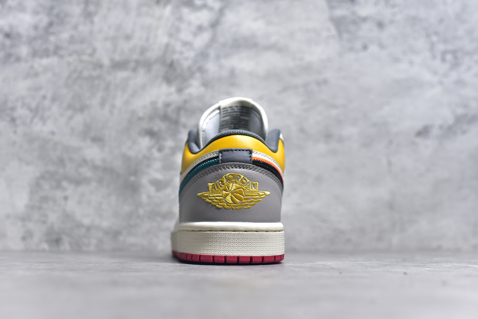 图片[5]-#Air Jordan AJ1 Low 低帮 帆白黄 HV4511-133 终端优势供应 市面中低帮最具代表性版本没有之一 口碑大厂出品 品控大底版型不断改良更新 全套原纸板楦头开发 确保原汁原味 完美呈现版型 完美零毛边处理 原厂内置全掌气垫 价格定位良心 平台专用代工流水线出品 一眼公司既视感 拿到手的一瞬间就与众不同 碾压市面所有版本 全部原鞋开发 每一个配色都会采购原鞋确认细节 打破市面看图做货无好货之说 帆白 HV4511-133 男女鞋 35.5 36 36.5 37.5 38 38.5 39 40 40.5 41 42 42.5 43 44 44.5 45 46-选品中心