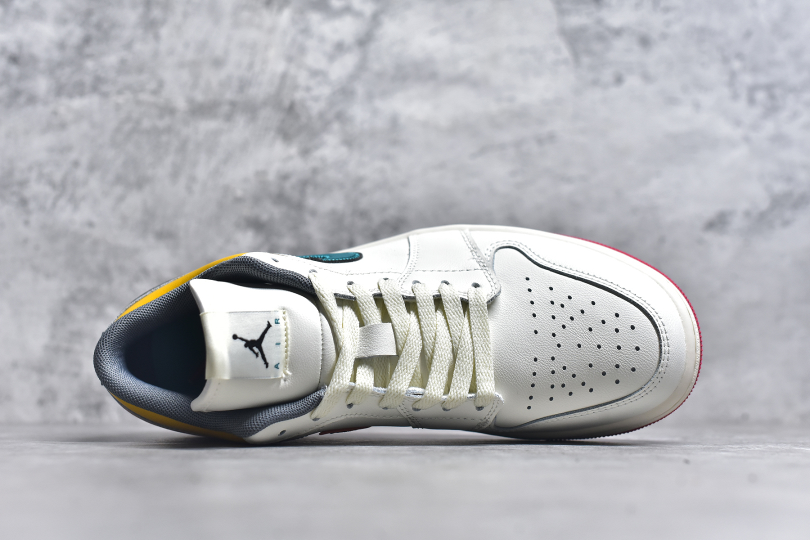 图片[4]-#Air Jordan AJ1 Low 低帮 帆白黄 HV4511-133 终端优势供应 市面中低帮最具代表性版本没有之一 口碑大厂出品 品控大底版型不断改良更新 全套原纸板楦头开发 确保原汁原味 完美呈现版型 完美零毛边处理 原厂内置全掌气垫 价格定位良心 平台专用代工流水线出品 一眼公司既视感 拿到手的一瞬间就与众不同 碾压市面所有版本 全部原鞋开发 每一个配色都会采购原鞋确认细节 打破市面看图做货无好货之说 帆白 HV4511-133 男女鞋 35.5 36 36.5 37.5 38 38.5 39 40 40.5 41 42 42.5 43 44 44.5 45 46-选品中心