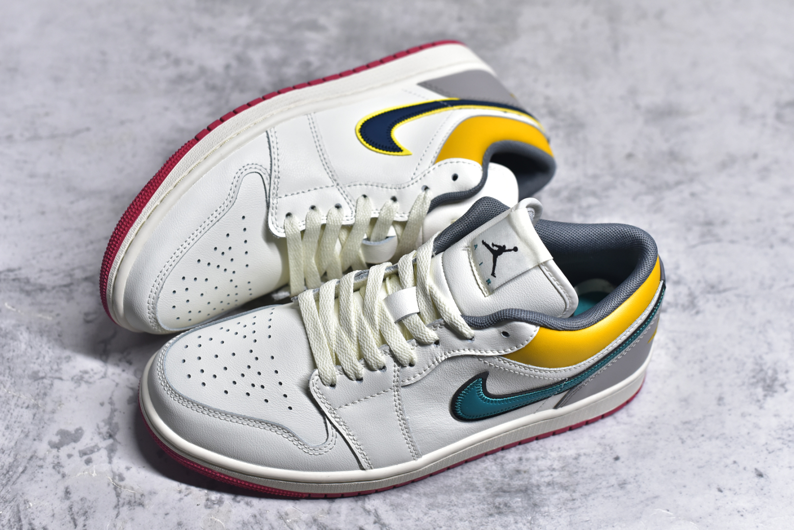图片[7]-#Air Jordan AJ1 Low 低帮 帆白黄 HV4511-133 终端优势供应 市面中低帮最具代表性版本没有之一 口碑大厂出品 品控大底版型不断改良更新 全套原纸板楦头开发 确保原汁原味 完美呈现版型 完美零毛边处理 原厂内置全掌气垫 价格定位良心 平台专用代工流水线出品 一眼公司既视感 拿到手的一瞬间就与众不同 碾压市面所有版本 全部原鞋开发 每一个配色都会采购原鞋确认细节 打破市面看图做货无好货之说 帆白 HV4511-133 男女鞋 35.5 36 36.5 37.5 38 38.5 39 40 40.5 41 42 42.5 43 44 44.5 45 46-选品中心