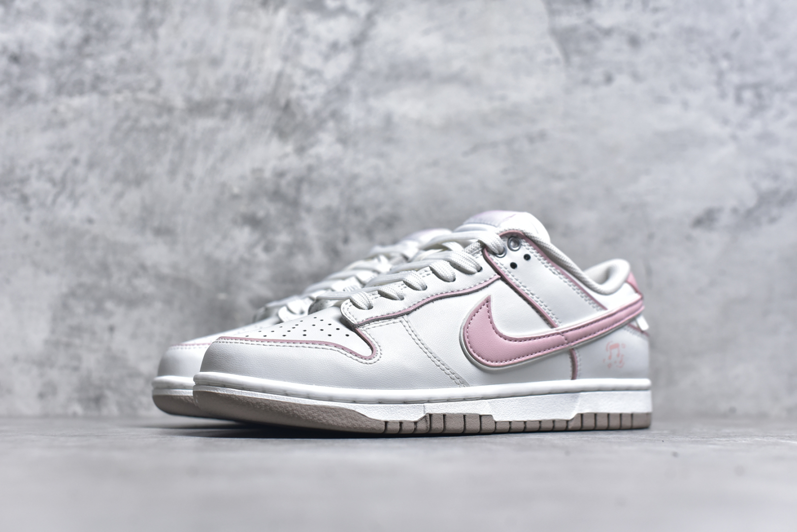 图片[2]-#Nike SB Dunk Low 丘比特之心 周年高端定制 低帮休闲板鞋 YW0212-012 #定制鞋盒 大厂纯原品质出货 超高清洁度 皮料切割干净无任何毛边 细节完美 尺码：35.5 36 36.5 37.5 38 38.5 39 40-选品中心