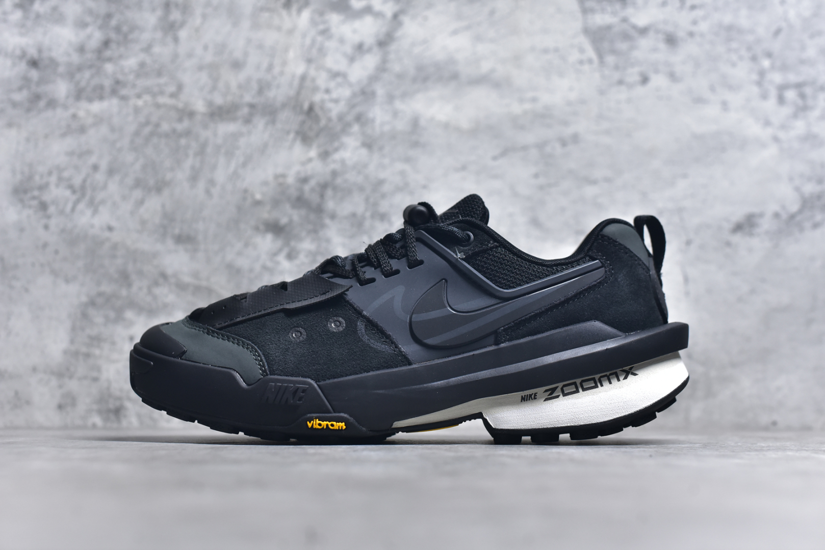 #Sacai x Nike Zegamadome SP 联名款 机能风休闲运动鞋 纯原版本 原楦原纸板 同步原厂生产工艺流程网纱、皮料、swhoosh材料百分百原厂匹配支持全方位对比发售原鞋原厂纸板开发 双钩距离精准对位 鞋头包边宽度一致 吊打一切市面纯原版本原盒配件齐全 纸板中底钢印齐全 原厂钢印墨水 货号： HQ8618 0012722 尺码：36 36.5 37.5 38 38.5 39 40 40.5 41 42 42.5 43 44 44.5 45 46-选品中心