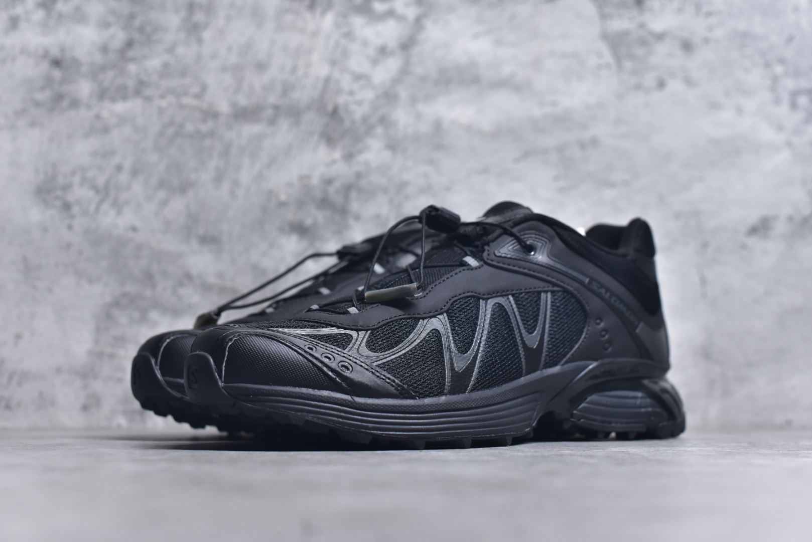 图片[2]-#SALOMON萨洛蒙 XT-WHISPER 时尚 舒适減震防滑耐磨 低帮跑步鞋 鞋面采用SENSIFIT贴合技术 全方位贴合包裹脚型 鞋跟部鞋底牵引设计 提供强大的抓地性能 更适应野外崎岖不平的道路 其3D ADVANCED CHASSIS底盘 材料轻量大化 钉齿设计更具稳定性、防护性 鞋底易磨损区运用CONTAGRIP高耐磨材料 应对城市硬质路面长距离跑考验 货号：477620-25 尺码：36-46.5-选品中心