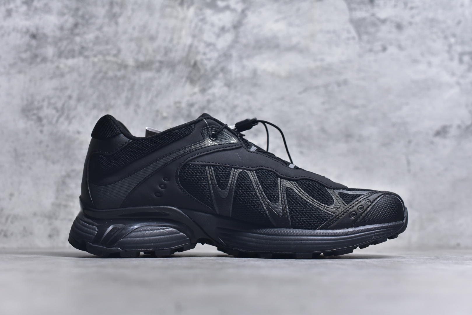 图片[3]-#SALOMON萨洛蒙 XT-WHISPER 时尚 舒适減震防滑耐磨 低帮跑步鞋 鞋面采用SENSIFIT贴合技术 全方位贴合包裹脚型 鞋跟部鞋底牵引设计 提供强大的抓地性能 更适应野外崎岖不平的道路 其3D ADVANCED CHASSIS底盘 材料轻量大化 钉齿设计更具稳定性、防护性 鞋底易磨损区运用CONTAGRIP高耐磨材料 应对城市硬质路面长距离跑考验 货号：477620-25 尺码：36-46.5-选品中心