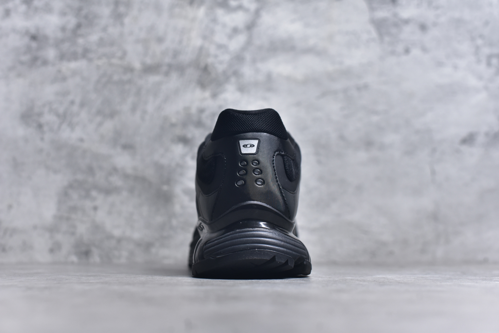 图片[5]-#SALOMON萨洛蒙 XT-WHISPER 时尚 舒适減震防滑耐磨 低帮跑步鞋 鞋面采用SENSIFIT贴合技术 全方位贴合包裹脚型 鞋跟部鞋底牵引设计 提供强大的抓地性能 更适应野外崎岖不平的道路 其3D ADVANCED CHASSIS底盘 材料轻量大化 钉齿设计更具稳定性、防护性 鞋底易磨损区运用CONTAGRIP高耐磨材料 应对城市硬质路面长距离跑考验 货号：477620-25 尺码：36-46.5-选品中心
