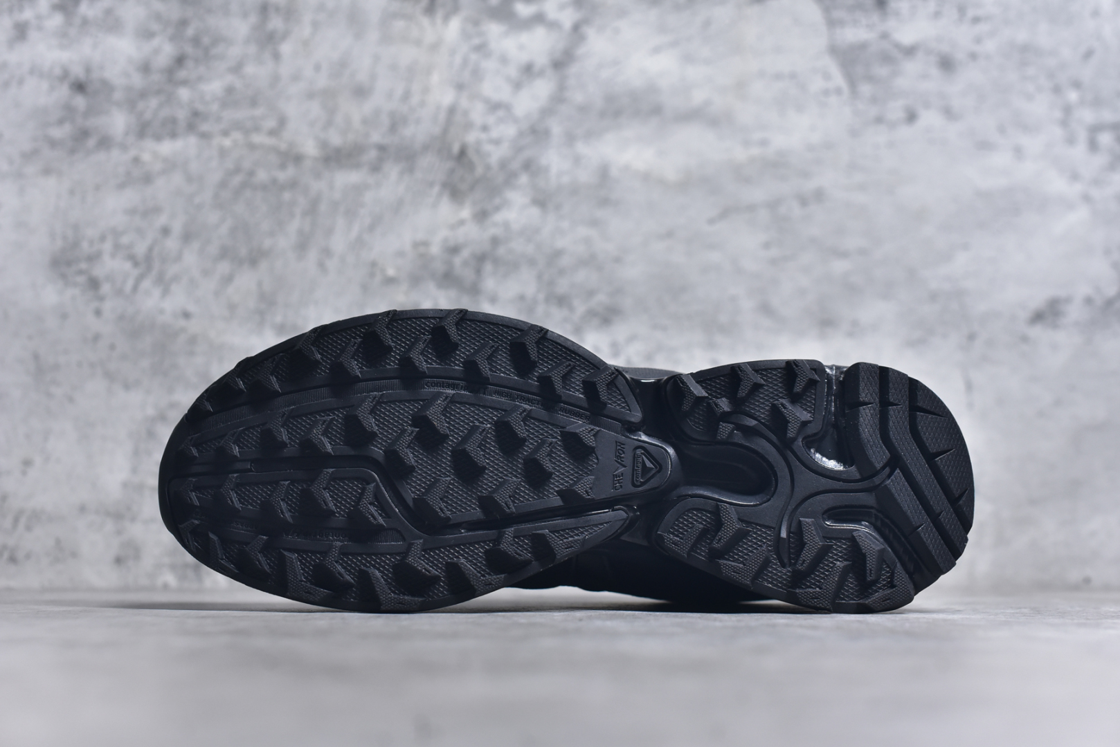 图片[6]-#SALOMON萨洛蒙 XT-WHISPER 时尚 舒适減震防滑耐磨 低帮跑步鞋 鞋面采用SENSIFIT贴合技术 全方位贴合包裹脚型 鞋跟部鞋底牵引设计 提供强大的抓地性能 更适应野外崎岖不平的道路 其3D ADVANCED CHASSIS底盘 材料轻量大化 钉齿设计更具稳定性、防护性 鞋底易磨损区运用CONTAGRIP高耐磨材料 应对城市硬质路面长距离跑考验 货号：477620-25 尺码：36-46.5-选品中心