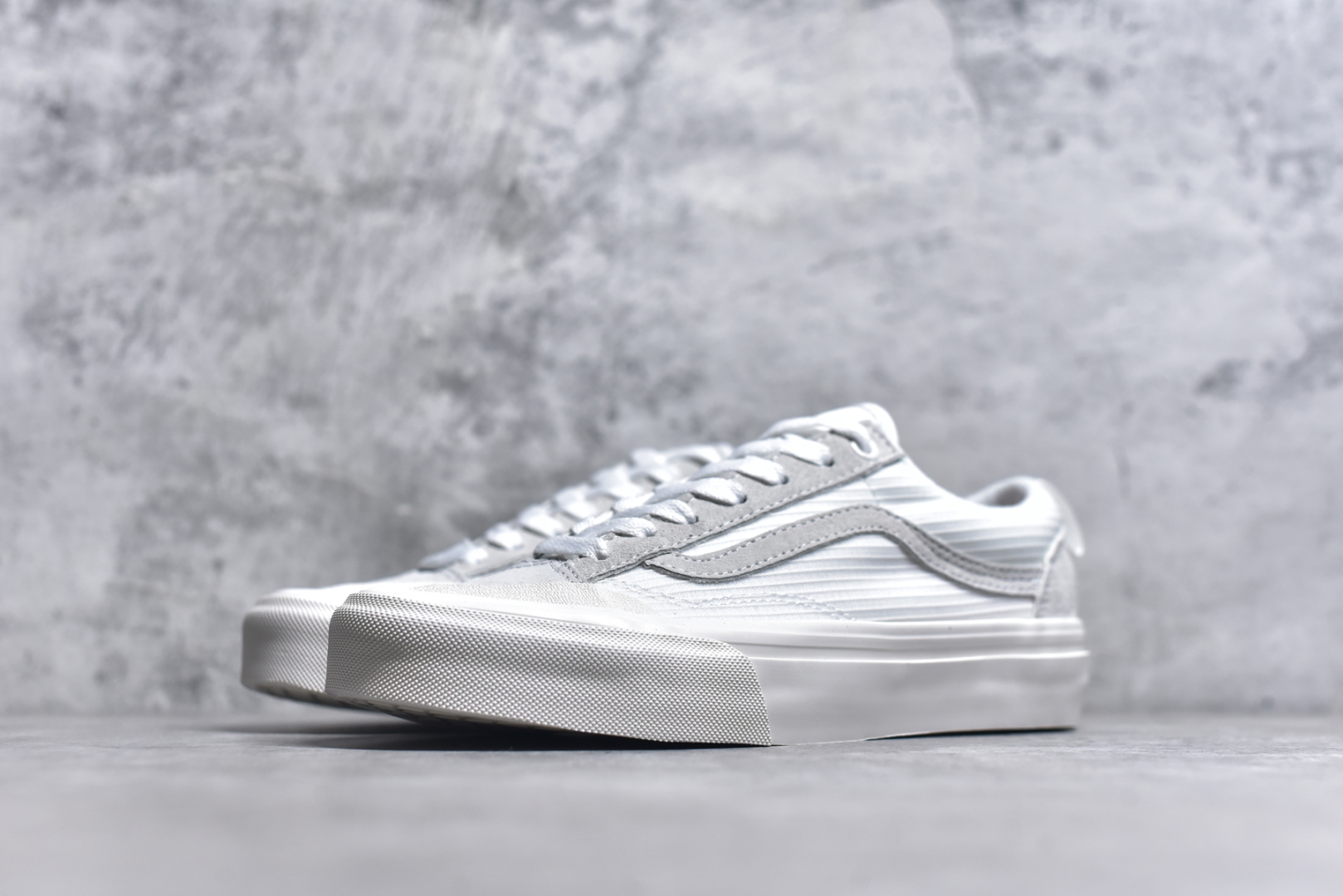 图片[2]-#万斯 Vans Style 36 Decon SF 19年新版翻盖鞋盒 重磅回归权志龙包头杀人鲸 低帮硫化休闲板鞋 安纳海姆手工工艺 加入当下火爆的杀人鲸半月包头 塑造出不一样的复古鞋型-选品中心
