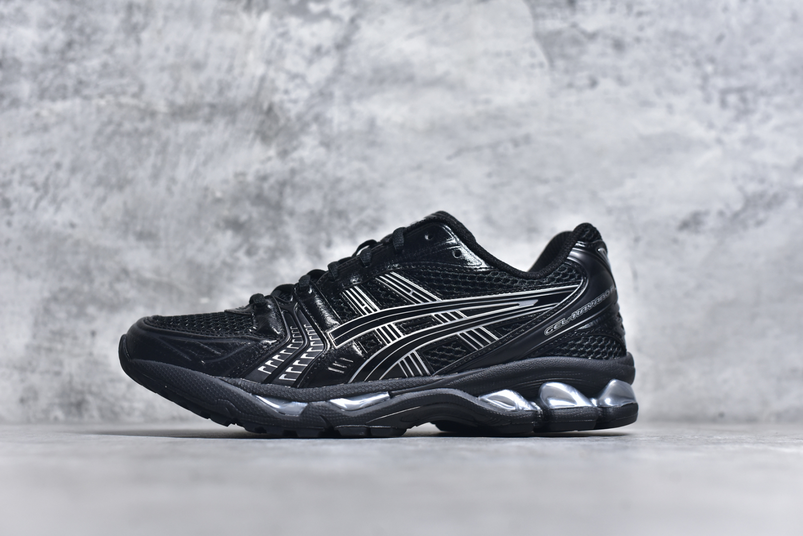 #Asics Gel-Kayano K14 亚瑟士系列复古舒适织物合成革减震防滑耐磨低帮休闲跑步鞋 市场顶级版本 原装纸板楦头开发 独家私模五层组合大底 原厂定制缓震硅胶加持 原盒原配 官方四联吊牌 一比一同步原鞋工艺和用料 鞋面原厂“三明治”多层网布 区别其他同价版本 鞋垫采用原厂OrthoLite欧索莱材质 非普通海玻璃鞋垫 后跟一样采用了GEL缓震胶 整体系列设计非常的科技感 锻炼跑步的同时让你一样时尚百搭 尺码：36 37 37.5 38 39 39.5 40 40.5 41.5 42 42.5 43.5 44 44.5 45 46-选品中心