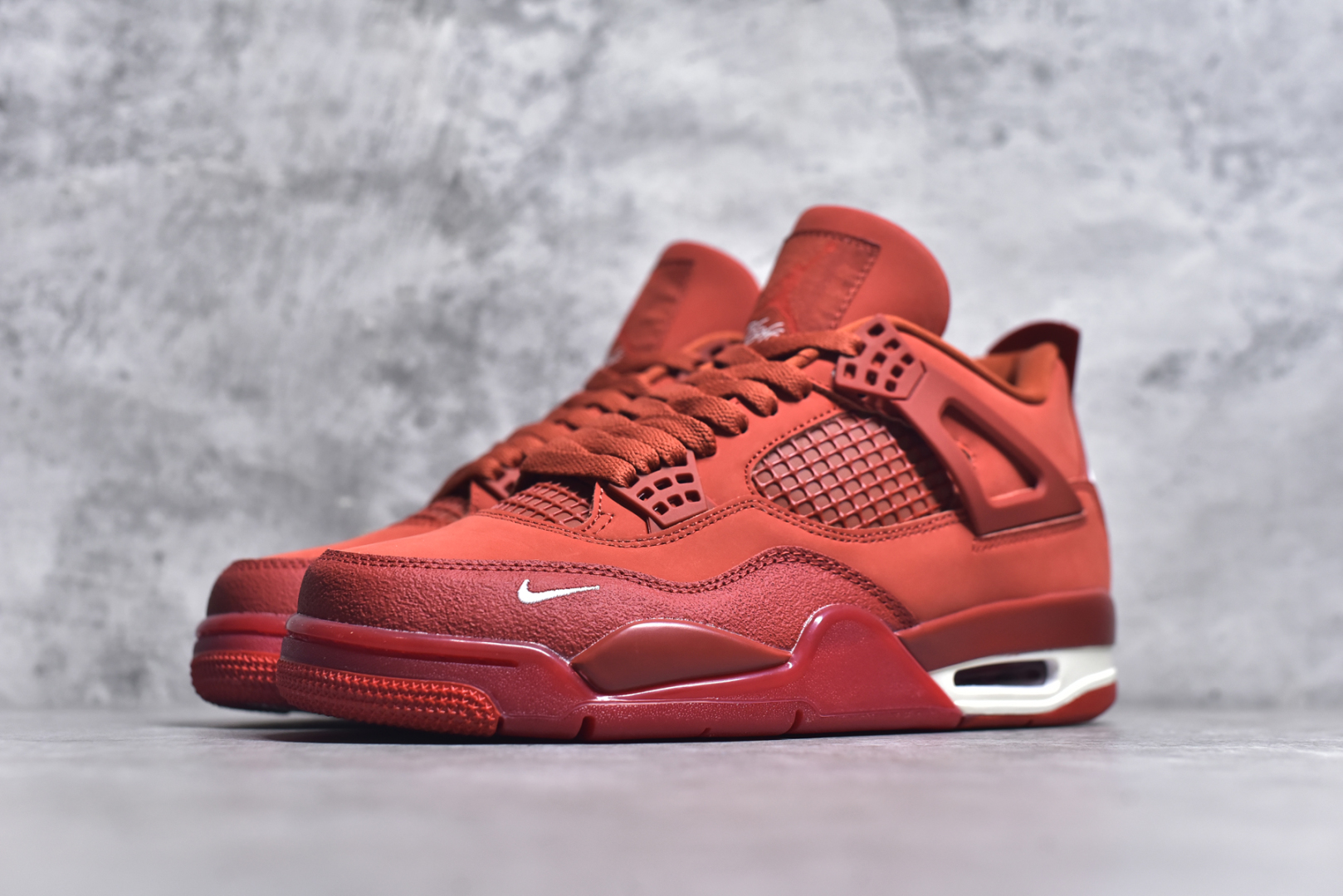 图片[2]-#GX Nigel Sylvester x Air Jordan AJ4 “Brick by Brick” 联名红砖 货号：HF4340-800 圈内最强四代 独家外贸特供尺码含 45.5 49.5 50.5 耗时半年巨作 全套原纸板楦头开发 原厂特供皮料加持 确保原汁原味 完美呈现四代版型 一比一鞋头弧度高度鞋身弧度 数据细节工艺流程均保持原鞋一致 原厂TPU网格鞋带扣 正确内里网布 菱角分明不变形无多余毛边 柔软性质感一致于原鞋 市场唯一原厂鞋扣模具 背面可见隐藏注塑口 原厂织唛标 原厂飞人电绣工艺 尾指中部跳三针 独家绑鞋带手法 印刷中底布 四线拉帮 米色美纹纸贴合固定 进口港宝加持 后跟自然饱满 全鞋荧光划线卡点 追求极致完美 每一双都是工艺品 多重QC质检 超越公司货的品控标准 实实在在的免检产品 尺码：36-47-选品中心