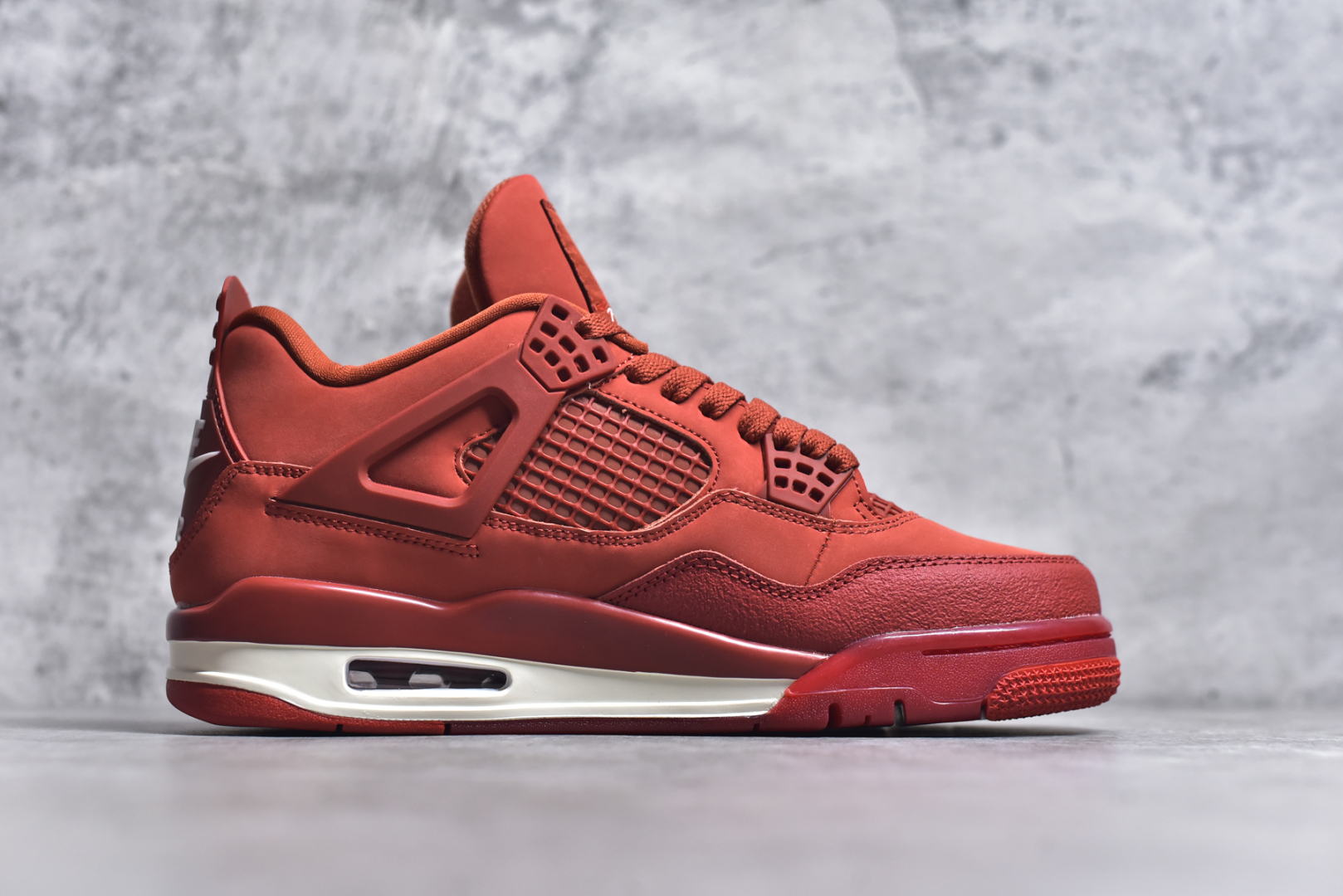 图片[3]-#GX Nigel Sylvester x Air Jordan AJ4 “Brick by Brick” 联名红砖 货号：HF4340-800 圈内最强四代 独家外贸特供尺码含 45.5 49.5 50.5 耗时半年巨作 全套原纸板楦头开发 原厂特供皮料加持 确保原汁原味 完美呈现四代版型 一比一鞋头弧度高度鞋身弧度 数据细节工艺流程均保持原鞋一致 原厂TPU网格鞋带扣 正确内里网布 菱角分明不变形无多余毛边 柔软性质感一致于原鞋 市场唯一原厂鞋扣模具 背面可见隐藏注塑口 原厂织唛标 原厂飞人电绣工艺 尾指中部跳三针 独家绑鞋带手法 印刷中底布 四线拉帮 米色美纹纸贴合固定 进口港宝加持 后跟自然饱满 全鞋荧光划线卡点 追求极致完美 每一双都是工艺品 多重QC质检 超越公司货的品控标准 实实在在的免检产品 尺码：36-47-选品中心