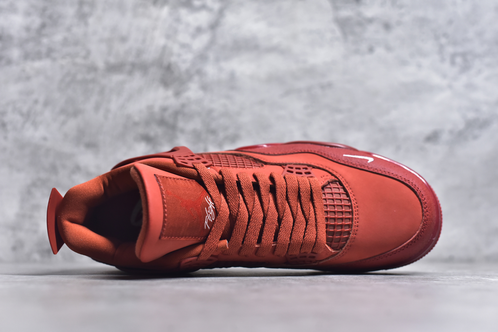 图片[4]-#GX Nigel Sylvester x Air Jordan AJ4 “Brick by Brick” 联名红砖 货号：HF4340-800 圈内最强四代 独家外贸特供尺码含 45.5 49.5 50.5 耗时半年巨作 全套原纸板楦头开发 原厂特供皮料加持 确保原汁原味 完美呈现四代版型 一比一鞋头弧度高度鞋身弧度 数据细节工艺流程均保持原鞋一致 原厂TPU网格鞋带扣 正确内里网布 菱角分明不变形无多余毛边 柔软性质感一致于原鞋 市场唯一原厂鞋扣模具 背面可见隐藏注塑口 原厂织唛标 原厂飞人电绣工艺 尾指中部跳三针 独家绑鞋带手法 印刷中底布 四线拉帮 米色美纹纸贴合固定 进口港宝加持 后跟自然饱满 全鞋荧光划线卡点 追求极致完美 每一双都是工艺品 多重QC质检 超越公司货的品控标准 实实在在的免检产品 尺码：36-47-选品中心