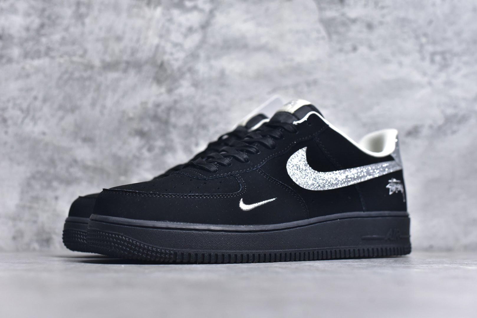 图片[2]-#NK Air Force 1´07 Low 空军一号低帮百搭休闲运动板鞋 DF0188-043 柔软、弹性十足的缓震性能和出色的中底设计 横跨复古与现代的外型结合 造就出风靡全球 三十多年的Force 1 直到今天还深受青睐 实拍调校N版已经零色差零失真 百分百还原实物色彩所见即所得 不存在货不对板色差等低级问题 选购参考实物拍摄 不混卖不参货 只用心做好货严格选品 承诺混一赔十 尺码：36 36.5 37.5 38 38.5 39 40 40.5 41 42 42.5 43 44 44.5 45-选品中心