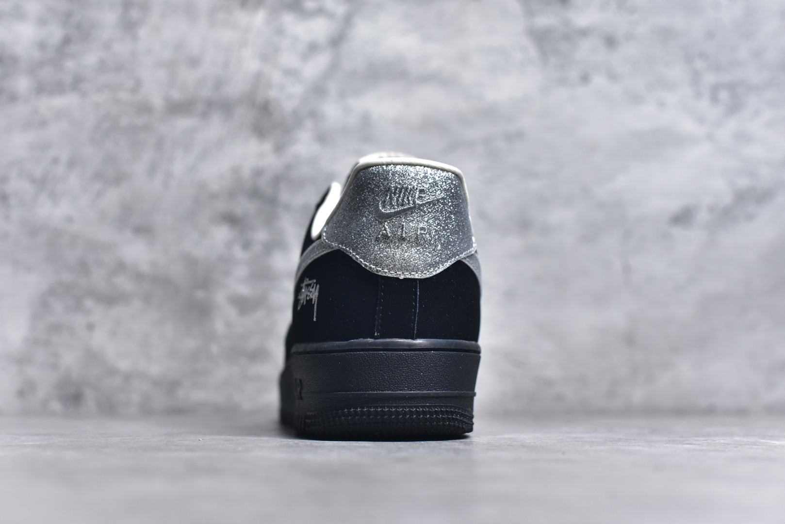 图片[5]-#NK Air Force 1´07 Low 空军一号低帮百搭休闲运动板鞋 DF0188-043 柔软、弹性十足的缓震性能和出色的中底设计 横跨复古与现代的外型结合 造就出风靡全球 三十多年的Force 1 直到今天还深受青睐 实拍调校N版已经零色差零失真 百分百还原实物色彩所见即所得 不存在货不对板色差等低级问题 选购参考实物拍摄 不混卖不参货 只用心做好货严格选品 承诺混一赔十 尺码：36 36.5 37.5 38 38.5 39 40 40.5 41 42 42.5 43 44 44.5 45-选品中心