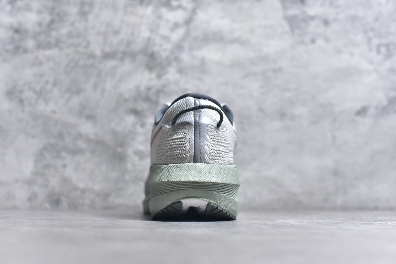 图片[5]-#Saucony Triumph 21 索康尼胜利21代旗舰级缓震型跑鞋 性能相比前几代再升级：鞋面采用全新升级的工学网设计 贴合脚部更透气 中底部分使用最新的PWRRUN+材质 搭配PWRRUN+鞋垫使中底的大幅加厚 10mm坡差进一步提供缓震、回弹性能 内底则采用了FORMFIT动态适应系统 动态契合脚型 提升包裹性和舒适性 提供更卓越的动态回馈体验 XT-900橡胶大底 可提供良好的抓地力和较强抗磨性能 尺码：36 36.5 37.5 38 38.5 39 40 40.5 41 42 42.5 43 44 44.5 45 46-选品中心