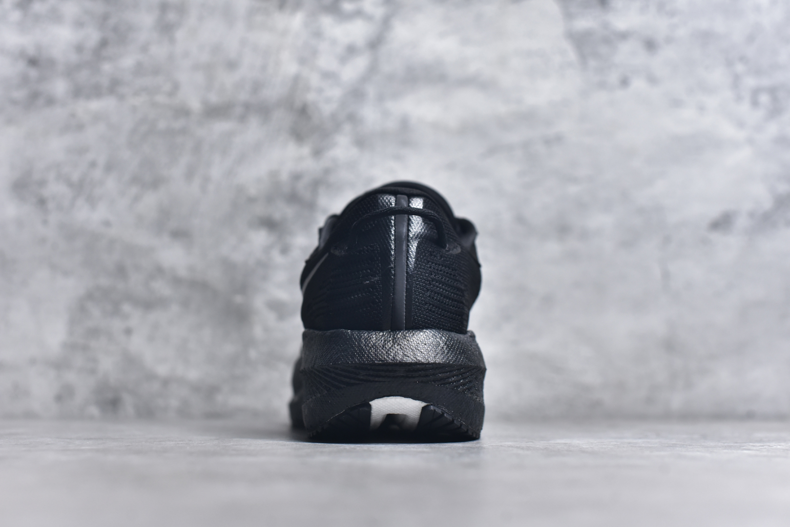图片[5]-#Saucony Triumph 21 索康尼胜利21代旗舰级缓震型跑鞋 性能相比前几代再升级：鞋面采用全新升级的工学网设计 贴合脚部更透气 中底部分使用最新的PWRRUN+材质 搭配PWRRUN+鞋垫使中底的大幅加厚 10mm坡差进一步提供缓震、回弹性能 内底则采用了FORMFIT动态适应系统 动态契合脚型 提升包裹性和舒适性 提供更卓越的动态回馈体验 XT-900橡胶大底 可提供良好的抓地力和较强抗磨性能 尺码：36 36.5 37.5 38 38.5 39 40 40.5 41 42 42.5 43 44 44.5 45 46-选品中心