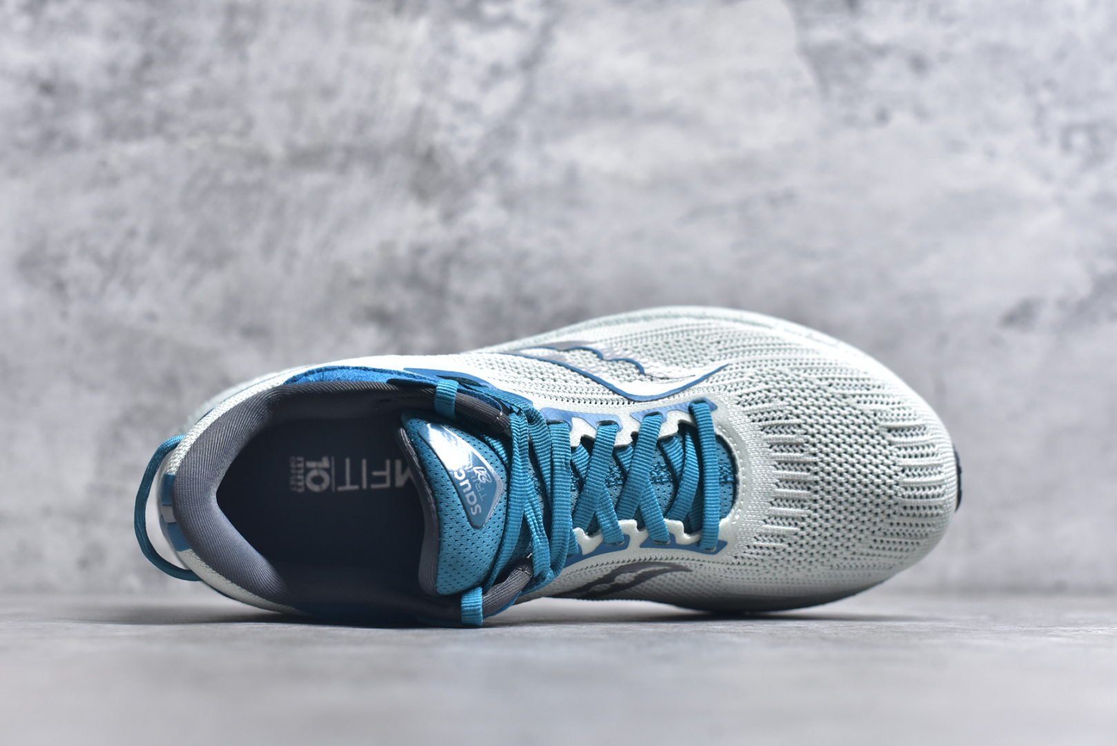 图片[4]-#Saucony Triumph 21 索康尼胜利21代旗舰级缓震型跑鞋 性能相比前几代再升级：鞋面采用全新升级的工学网设计 贴合脚部更透气 中底部分使用最新的PWRRUN+材质 搭配PWRRUN+鞋垫使中底的大幅加厚 10mm坡差进一步提供缓震、回弹性能 内底则采用了FORMFIT动态适应系统 动态契合脚型 提升包裹性和舒适性 提供更卓越的动态回馈体验 XT-900橡胶大底 可提供良好的抓地力和较强抗磨性能 尺码：36 36.5 37.5 38 38.5 39 40 40.5 41 42 42.5 43 44 44.5 45 46-选品中心
