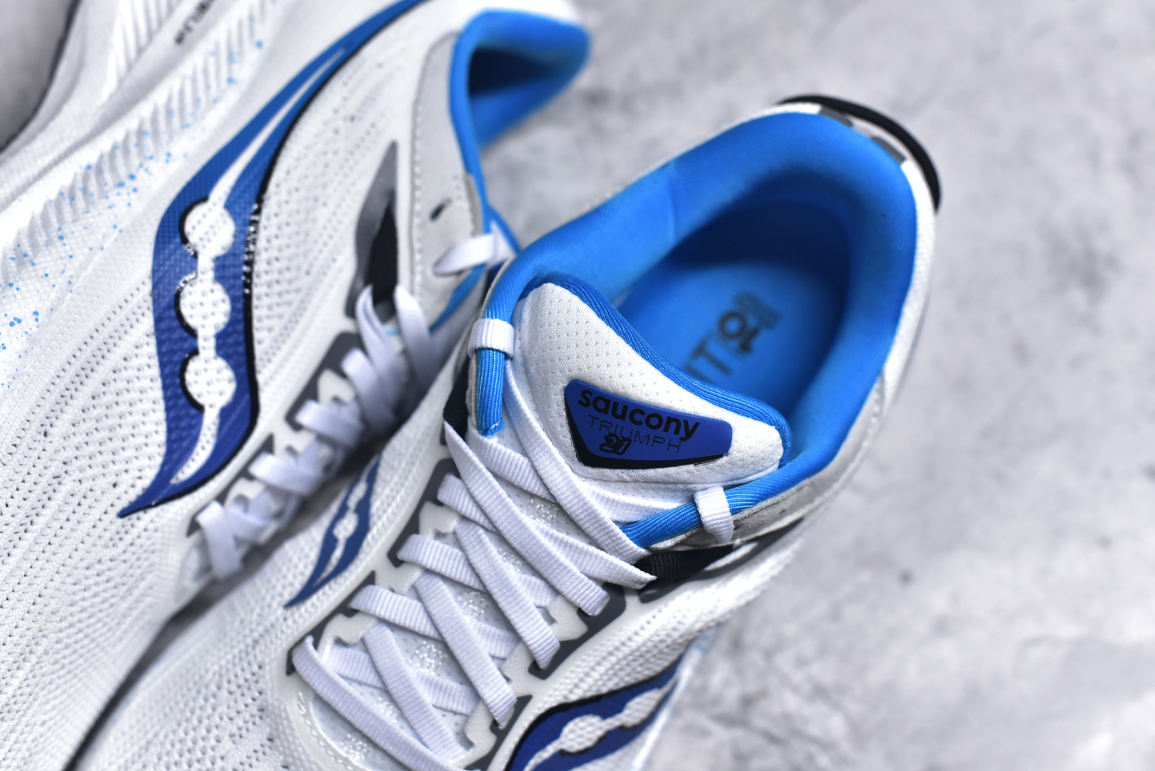 图片[9]-#Saucony Triumph 21 索康尼胜利21代旗舰级缓震型跑鞋 性能相比前几代再升级：鞋面采用全新升级的工学网设计 贴合脚部更透气 中底部分使用最新的PWRRUN+材质 搭配PWRRUN+鞋垫使中底的大幅加厚 10mm坡差进一步提供缓震、回弹性能 内底则采用了FORMFIT动态适应系统 动态契合脚型 提升包裹性和舒适性 提供更卓越的动态回馈体验 XT-900橡胶大底 可提供良好的抓地力和较强抗磨性能 尺码：36 36.5 37.5 38 38.5 39 40 40.5 41 42 42.5 43 44 44.5 45 46-选品中心