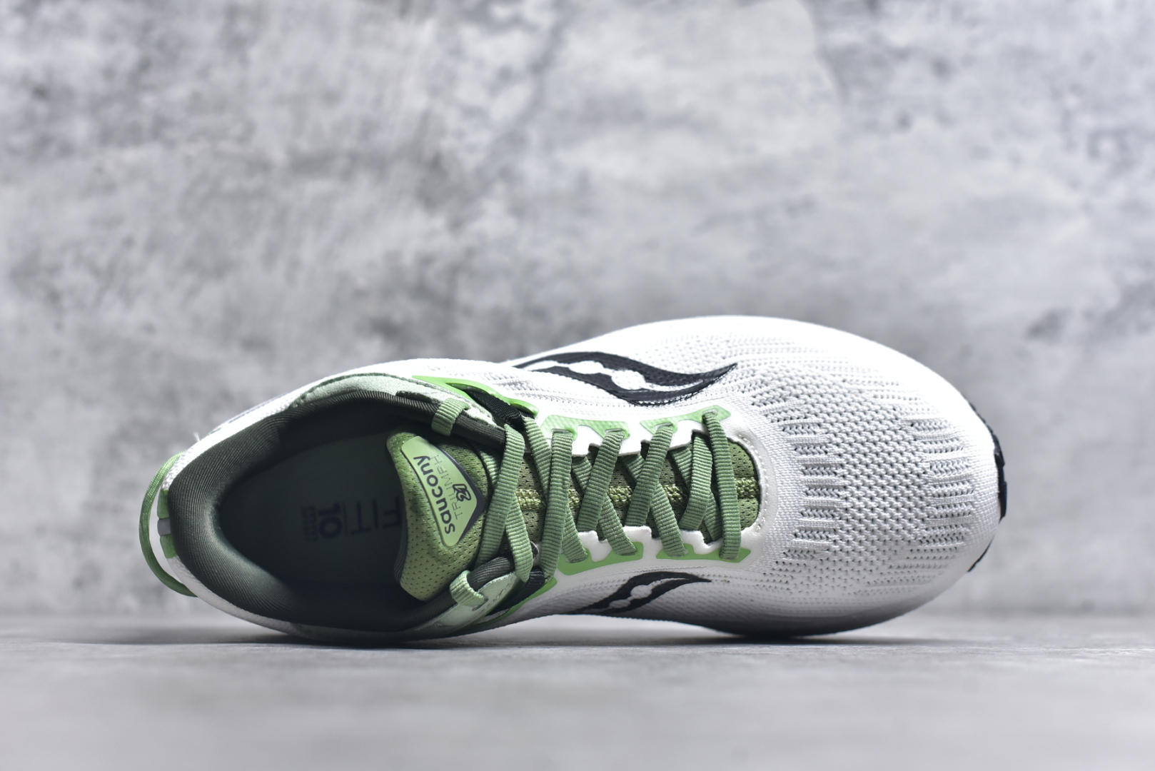 图片[4]-#Saucony Triumph 21 索康尼胜利21代旗舰级缓震型跑鞋 性能相比前几代再升级：鞋面采用全新升级的工学网设计 贴合脚部更透气 中底部分使用最新的PWRRUN+材质 搭配PWRRUN+鞋垫使中底的大幅加厚 10mm坡差进一步提供缓震、回弹性能 内底则采用了FORMFIT动态适应系统 动态契合脚型 提升包裹性和舒适性 提供更卓越的动态回馈体验 XT-900橡胶大底 可提供良好的抓地力和较强抗磨性能 尺码：36 36.5 37.5 38 38.5 39 40 40.5 41 42 42.5 43 44 44.5 45 46-选品中心