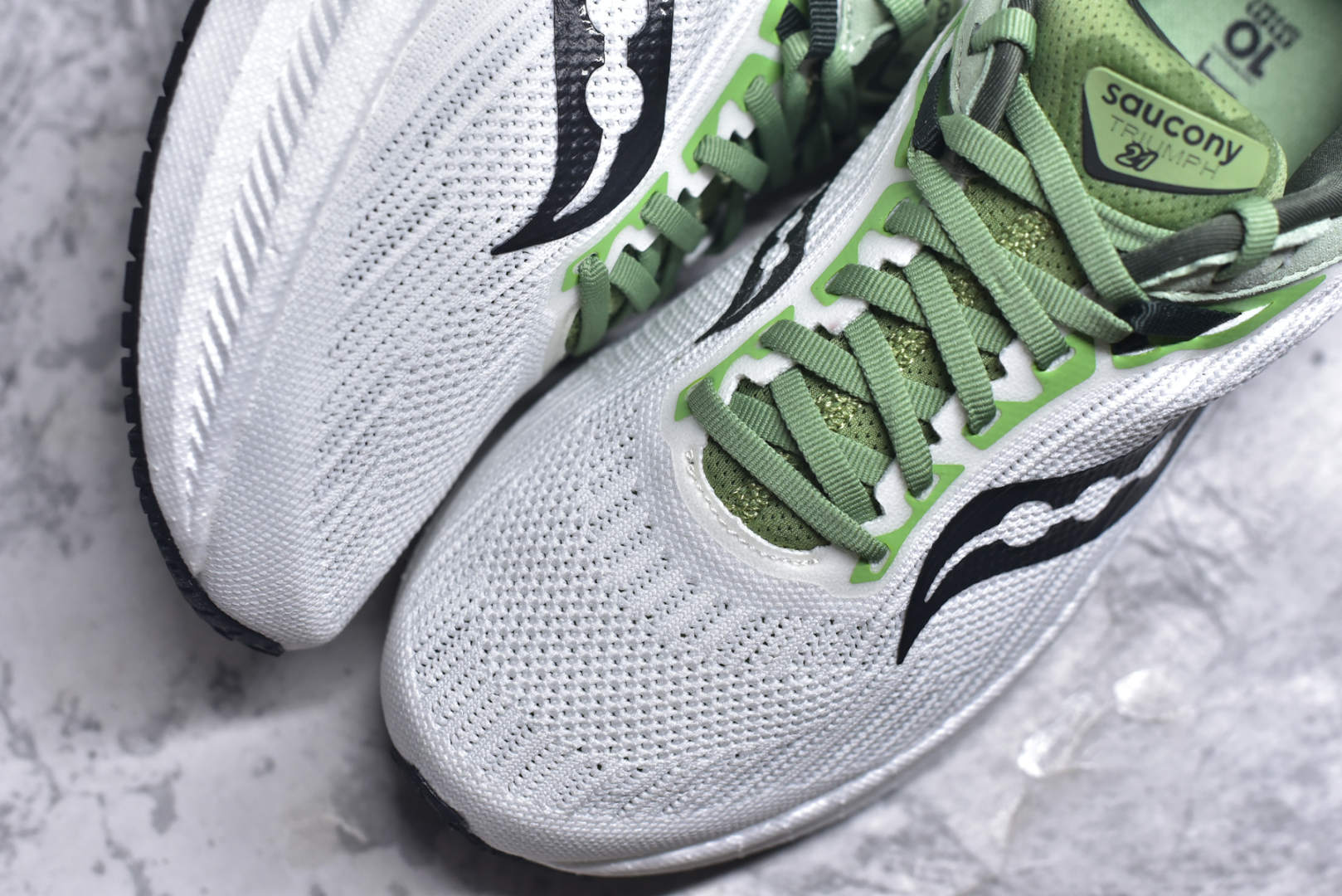 图片[8]-#Saucony Triumph 21 索康尼胜利21代旗舰级缓震型跑鞋 性能相比前几代再升级：鞋面采用全新升级的工学网设计 贴合脚部更透气 中底部分使用最新的PWRRUN+材质 搭配PWRRUN+鞋垫使中底的大幅加厚 10mm坡差进一步提供缓震、回弹性能 内底则采用了FORMFIT动态适应系统 动态契合脚型 提升包裹性和舒适性 提供更卓越的动态回馈体验 XT-900橡胶大底 可提供良好的抓地力和较强抗磨性能 尺码：36 36.5 37.5 38 38.5 39 40 40.5 41 42 42.5 43 44 44.5 45 46-选品中心