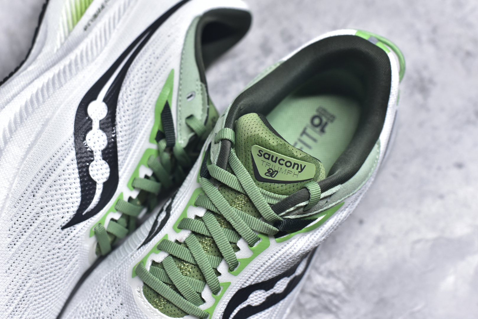 图片[9]-#Saucony Triumph 21 索康尼胜利21代旗舰级缓震型跑鞋 性能相比前几代再升级：鞋面采用全新升级的工学网设计 贴合脚部更透气 中底部分使用最新的PWRRUN+材质 搭配PWRRUN+鞋垫使中底的大幅加厚 10mm坡差进一步提供缓震、回弹性能 内底则采用了FORMFIT动态适应系统 动态契合脚型 提升包裹性和舒适性 提供更卓越的动态回馈体验 XT-900橡胶大底 可提供良好的抓地力和较强抗磨性能 尺码：36 36.5 37.5 38 38.5 39 40 40.5 41 42 42.5 43 44 44.5 45 46-选品中心