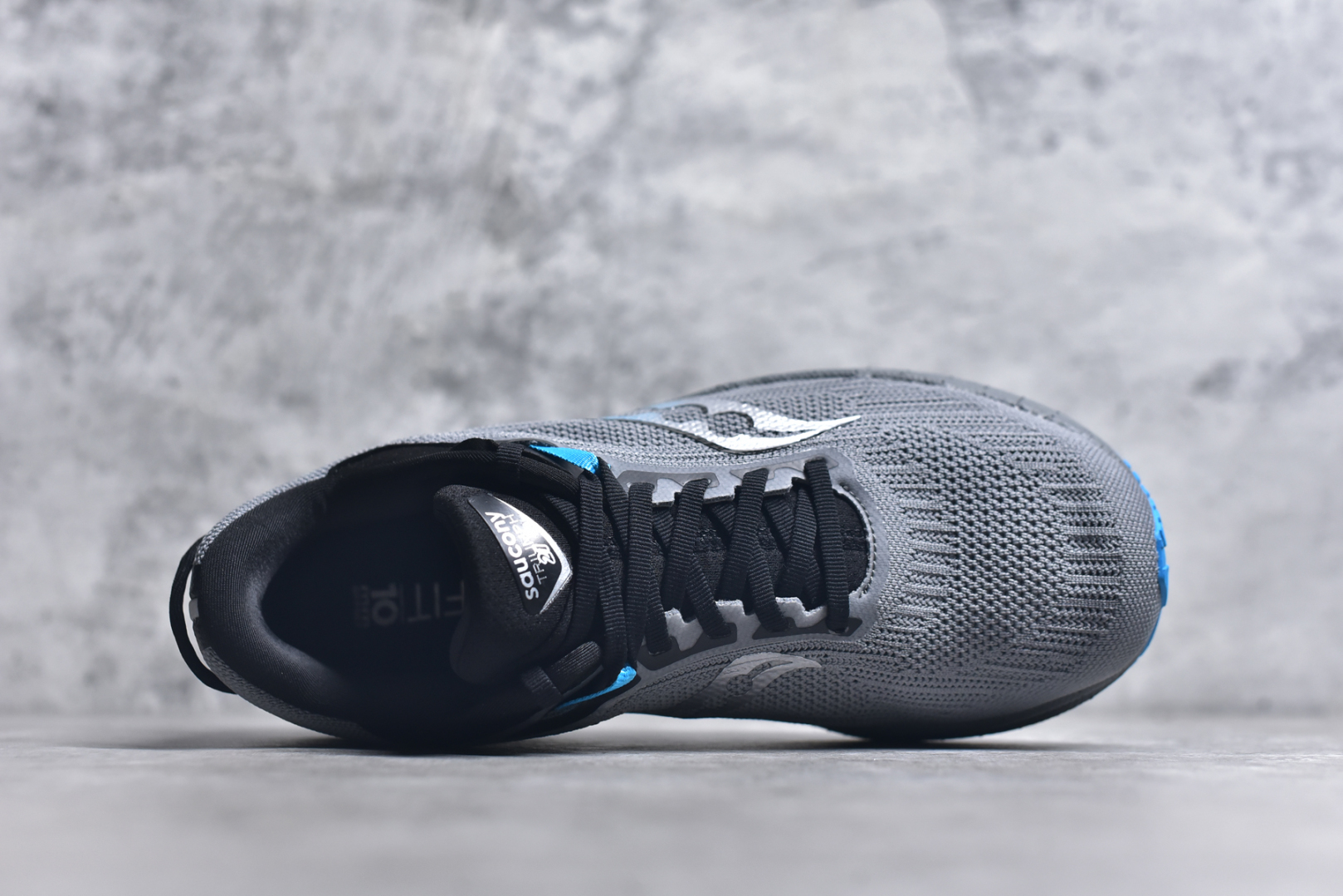 图片[4]-#Saucony Triumph 21 索康尼胜利21代旗舰级缓震型跑鞋 性能相比前几代再升级：鞋面采用全新升级的工学网设计 贴合脚部更透气 中底部分使用最新的PWRRUN+材质 搭配PWRRUN+鞋垫使中底的大幅加厚 10mm坡差进一步提供缓震、回弹性能 内底则采用了FORMFIT动态适应系统 动态契合脚型 提升包裹性和舒适性 提供更卓越的动态回馈体验 XT-900橡胶大底 可提供良好的抓地力和较强抗磨性能 尺码：36 36.5 37.5 38 38.5 39 40 40.5 41 42 42.5 43 44 44.5 45 46-选品中心