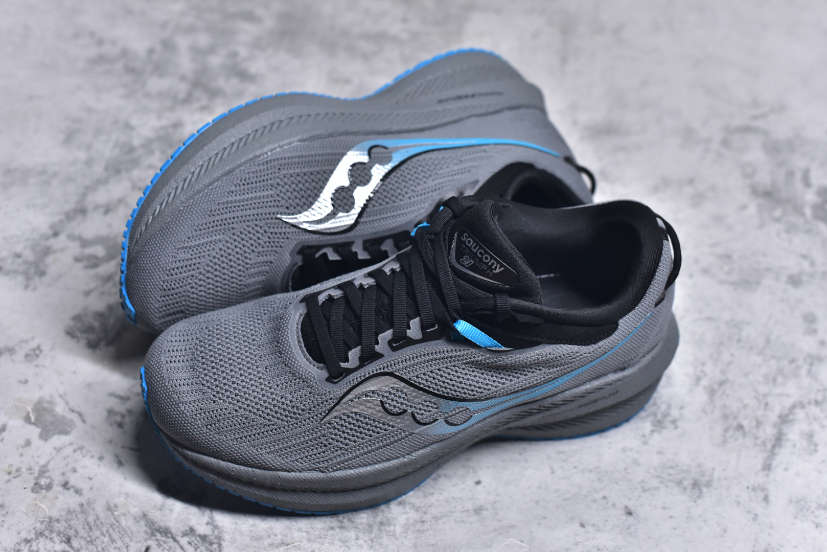 图片[7]-#Saucony Triumph 21 索康尼胜利21代旗舰级缓震型跑鞋 性能相比前几代再升级：鞋面采用全新升级的工学网设计 贴合脚部更透气 中底部分使用最新的PWRRUN+材质 搭配PWRRUN+鞋垫使中底的大幅加厚 10mm坡差进一步提供缓震、回弹性能 内底则采用了FORMFIT动态适应系统 动态契合脚型 提升包裹性和舒适性 提供更卓越的动态回馈体验 XT-900橡胶大底 可提供良好的抓地力和较强抗磨性能 尺码：36 36.5 37.5 38 38.5 39 40 40.5 41 42 42.5 43 44 44.5 45 46-选品中心