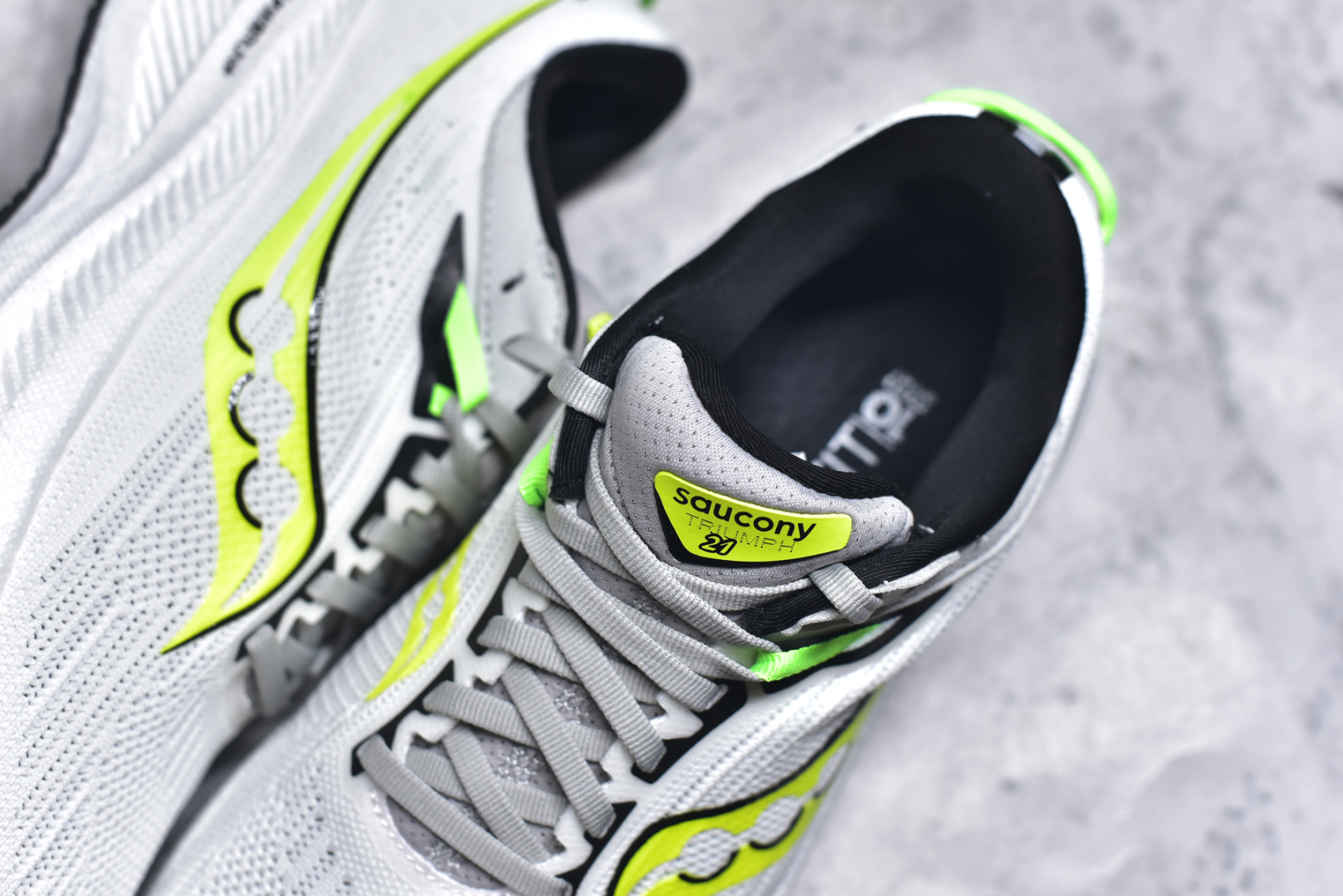 图片[9]-#Saucony Triumph 21 索康尼胜利21代旗舰级缓震型跑鞋 性能相比前几代再升级：鞋面采用全新升级的工学网设计 贴合脚部更透气 中底部分使用最新的PWRRUN+材质 搭配PWRRUN+鞋垫使中底的大幅加厚 10mm坡差进一步提供缓震、回弹性能 内底则采用了FORMFIT动态适应系统 动态契合脚型 提升包裹性和舒适性 提供更卓越的动态回馈体验 XT-900橡胶大底 可提供良好的抓地力和较强抗磨性能 尺码：36 36.5 37.5 38 38.5 39 40 40.5 41 42 42.5 43 44 44.5 45 46-选品中心