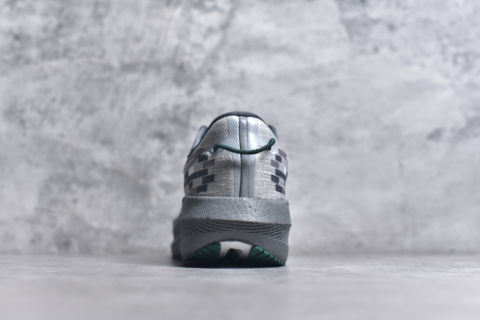 图片[5]-#Saucony Triumph 21 索康尼胜利21代旗舰级缓震型跑鞋 性能相比前几代再升级：鞋面采用全新升级的工学网设计 贴合脚部更透气 中底部分使用最新的PWRRUN+材质 搭配PWRRUN+鞋垫使中底的大幅加厚 10mm坡差进一步提供缓震、回弹性能 内底则采用了FORMFIT动态适应系统 动态契合脚型 提升包裹性和舒适性 提供更卓越的动态回馈体验 XT-900橡胶大底 可提供良好的抓地力和较强抗磨性能 尺码：36 36.5 37.5 38 38.5 39 40 40.5 41 42 42.5 43 44 44.5 45 46-选品中心