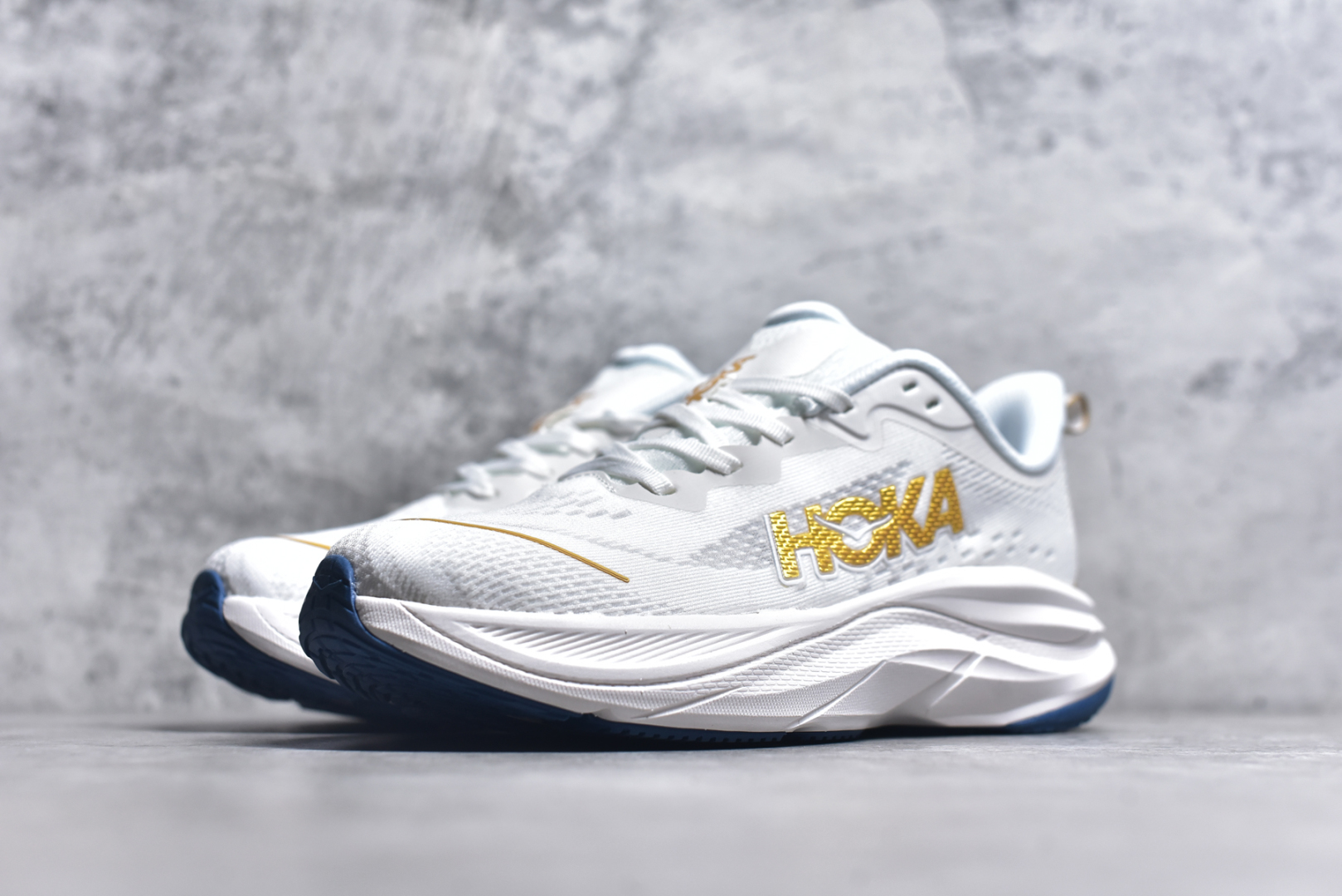 图片[2]-#美国新兴跑鞋品牌Hoka One One Skyflow M Low 天空气流系列低帮超轻透气公路休闲运动慢跑鞋 男女鞋真标半码制升级原楦开发纸版楦型采用柔软网织呼吸材料鞋面材质搭载轻量化全掌双密度超临界EVA材料发泡中底,脚感更软弹外置防滑耐磨橡胶底片升级全掌超临界中底界尺码：36 36.5 37.5 38 38.5 39 40 40.5 41 42 42.5 43 44 44.5 45-选品中心