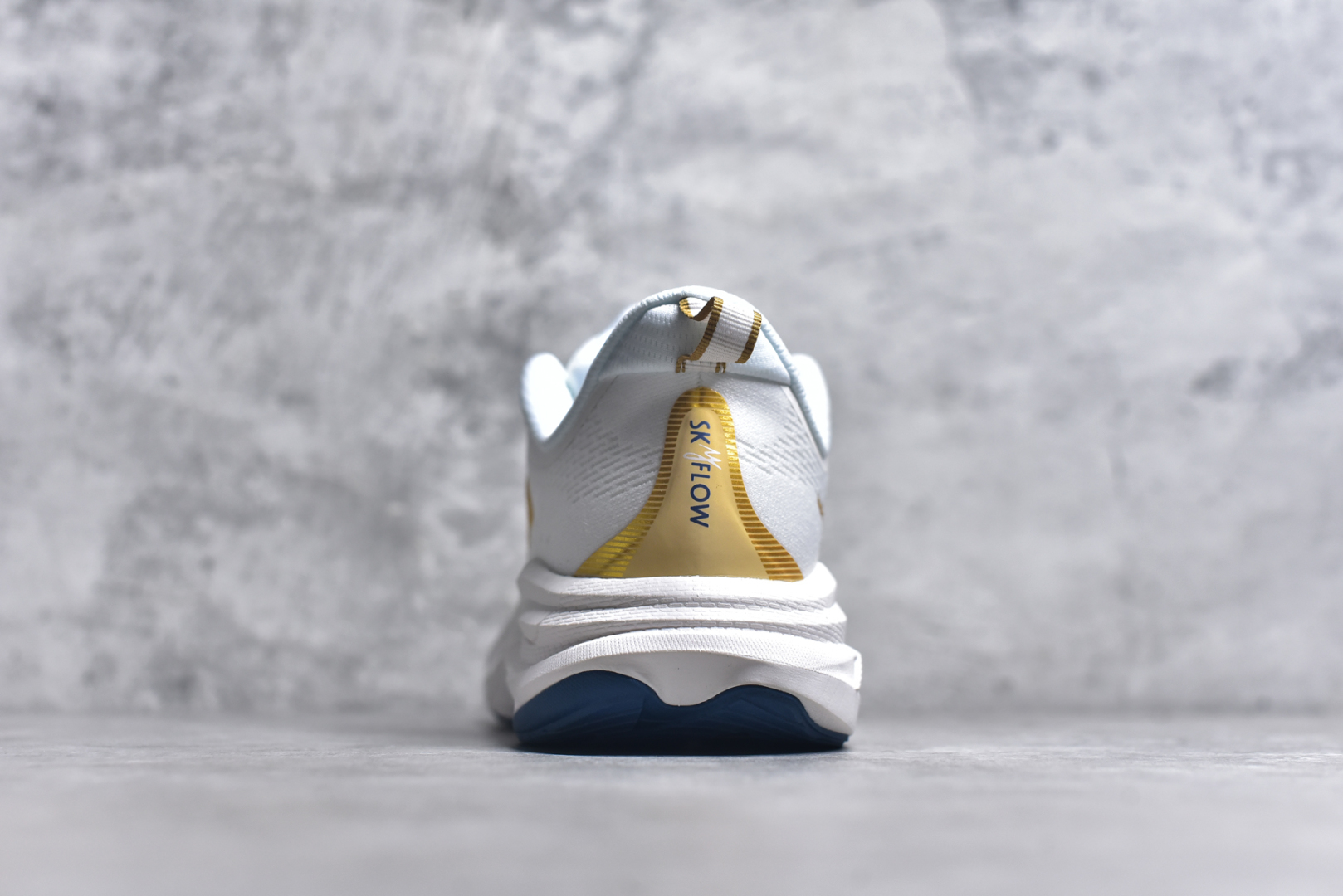 图片[5]-#美国新兴跑鞋品牌Hoka One One Skyflow M Low 天空气流系列低帮超轻透气公路休闲运动慢跑鞋 男女鞋真标半码制升级原楦开发纸版楦型采用柔软网织呼吸材料鞋面材质搭载轻量化全掌双密度超临界EVA材料发泡中底,脚感更软弹外置防滑耐磨橡胶底片升级全掌超临界中底界尺码：36 36.5 37.5 38 38.5 39 40 40.5 41 42 42.5 43 44 44.5 45-选品中心