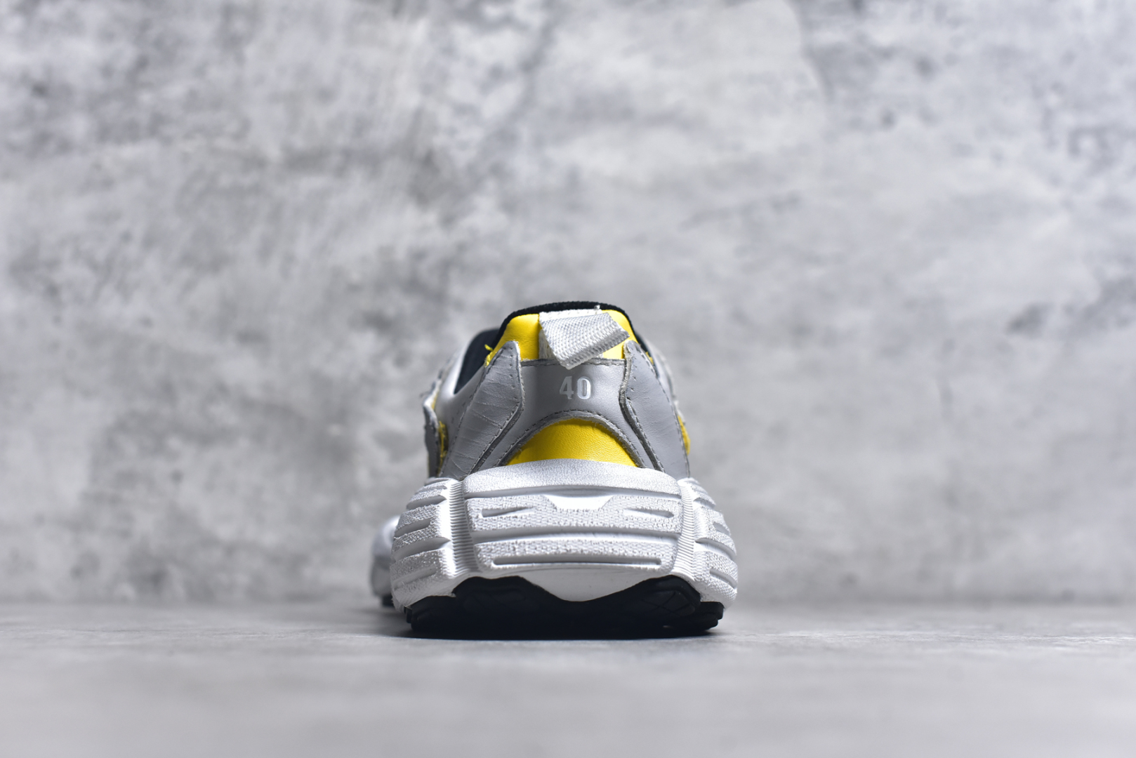 图片[5]-#Balenciaga巴黎世家 MONDAY 圆头厚底低帮老爹鞋 全套原纸板楦头开发 最原汁原味的灵魂版型 全鞋荧光划线卡点 胶水把控整洁度追求极致完美 每一双都是工艺品 多重QC质检 超越公司货的品控标准 实实在在的免检产品 原盒原配 正确字体电绣 粗细、位置、大小正确 侧边TPU 透气孔匹配意产原版 正确分离大底 TPU软底 原版一致大底LOGO 立体感十足 原厂皮料水洗做旧 采购原厂网纱 货号：825418 WDWTS1971 尺码：35 36 37 38 39 40 41 42 43 44 45 46-选品中心