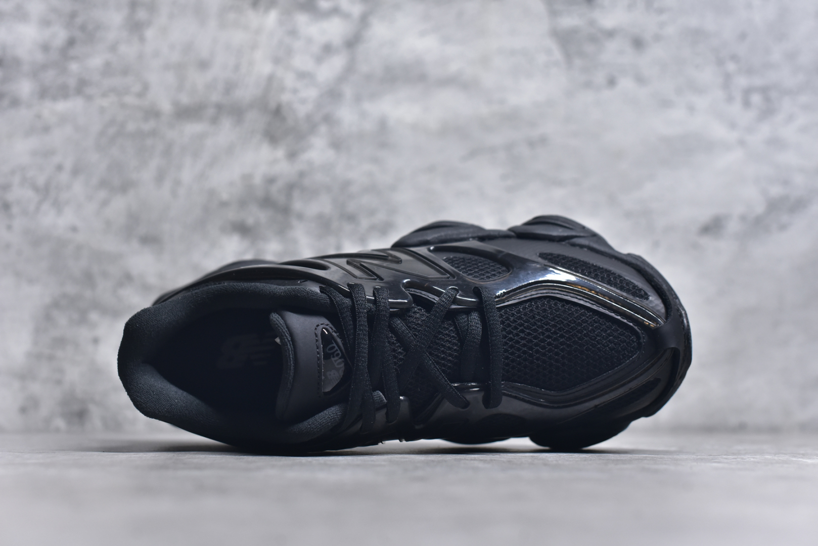 图片[4]-#New Balance NB 9060 X复古单品 鞋款灵感源自设计师本人对夏日的怀日回忆。鞋面大身由空间双格及磨砂鞋面拼接而生，配以柔和、温暖的粉橘色调，夏日氛围拉满采用大面积网眼以及麂皮材质覆盖鞋身，还原经典气质。搭载ABZORB避震科技，由泡沫聚酯制成，上脚可以有效减少由鞋底反弹对身体及双腿的冲击 货号：U9060IMA 尺码：36-46.5-选品中心