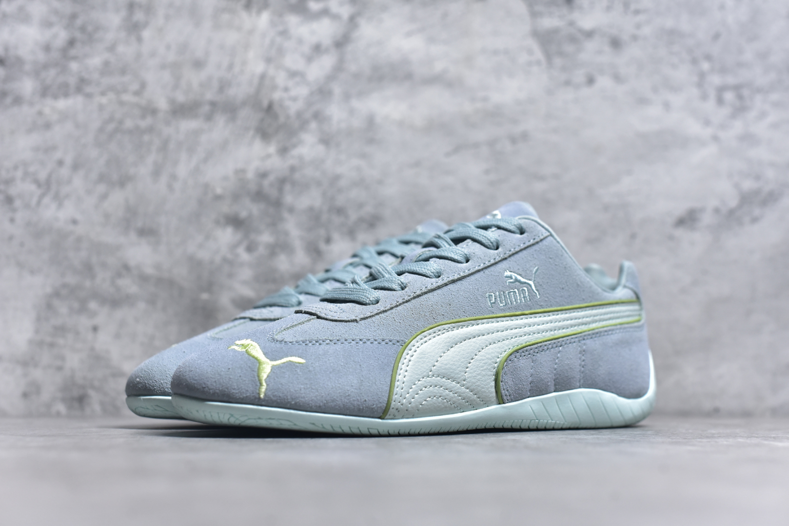 图片[2]-#Puma Speedcat OG 防滑耐磨低帮德训赛车板鞋 孔眼底座和脚趾凸起由绒面革材料制成 支持侧踏时的踏步工作 脚背和侧板采用尼龙网布 即使在健身房等使用环境中也能确保透气性 像吸盘一样的设计是为了提高体育馆表面的抓地力性能 货号： 401657-03 尺码： 35.5 36 36.5 37.5 38 38.5 39 40 40.5 41 42 42.5 43 44 45-选品中心