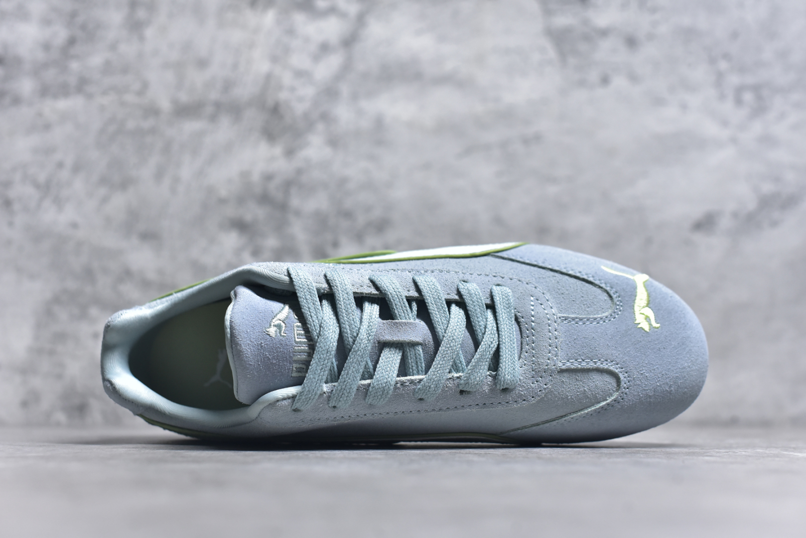 图片[4]-#Puma Speedcat OG 防滑耐磨低帮德训赛车板鞋 孔眼底座和脚趾凸起由绒面革材料制成 支持侧踏时的踏步工作 脚背和侧板采用尼龙网布 即使在健身房等使用环境中也能确保透气性 像吸盘一样的设计是为了提高体育馆表面的抓地力性能 货号： 401657-03 尺码： 35.5 36 36.5 37.5 38 38.5 39 40 40.5 41 42 42.5 43 44 45-选品中心