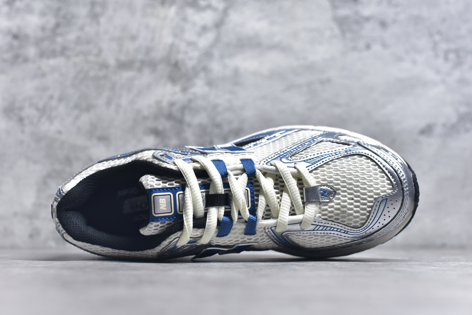 图片[4]-#新百伦NB New Balance M1906REB 白蓝 全套原楦原纸板原厂数据开发 进口三明治网面 原装进口皮料正确绒感卡色 正确中底拉帮中底网布细节 原厂标裁 带紫光防伪 定制后跟透明水晶模块 冲裁组合 大底贴合程度胶水上色把控完美 整洁度挑战全网艺术家 多道序QC把关品质完善 匠心打造 耗时两个月开发完成 工艺极其复杂难度可想而知 新开独立私模大底 全网唯一正确六层组合大底 高端零售专供产物 尺码：36-45-选品中心