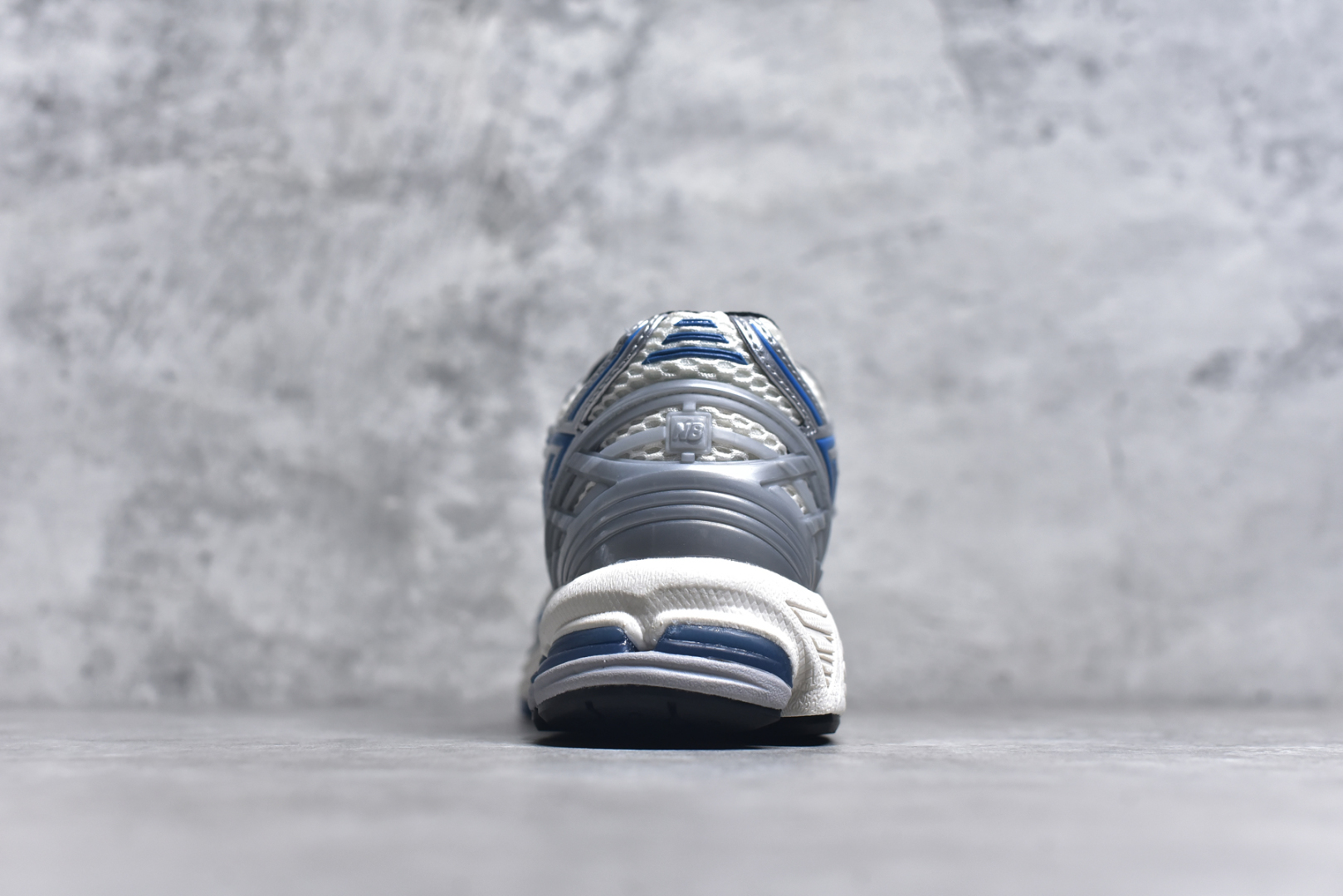 图片[5]-#新百伦NB New Balance M1906REB 白蓝 全套原楦原纸板原厂数据开发 进口三明治网面 原装进口皮料正确绒感卡色 正确中底拉帮中底网布细节 原厂标裁 带紫光防伪 定制后跟透明水晶模块 冲裁组合 大底贴合程度胶水上色把控完美 整洁度挑战全网艺术家 多道序QC把关品质完善 匠心打造 耗时两个月开发完成 工艺极其复杂难度可想而知 新开独立私模大底 全网唯一正确六层组合大底 高端零售专供产物 尺码：36-45-选品中心