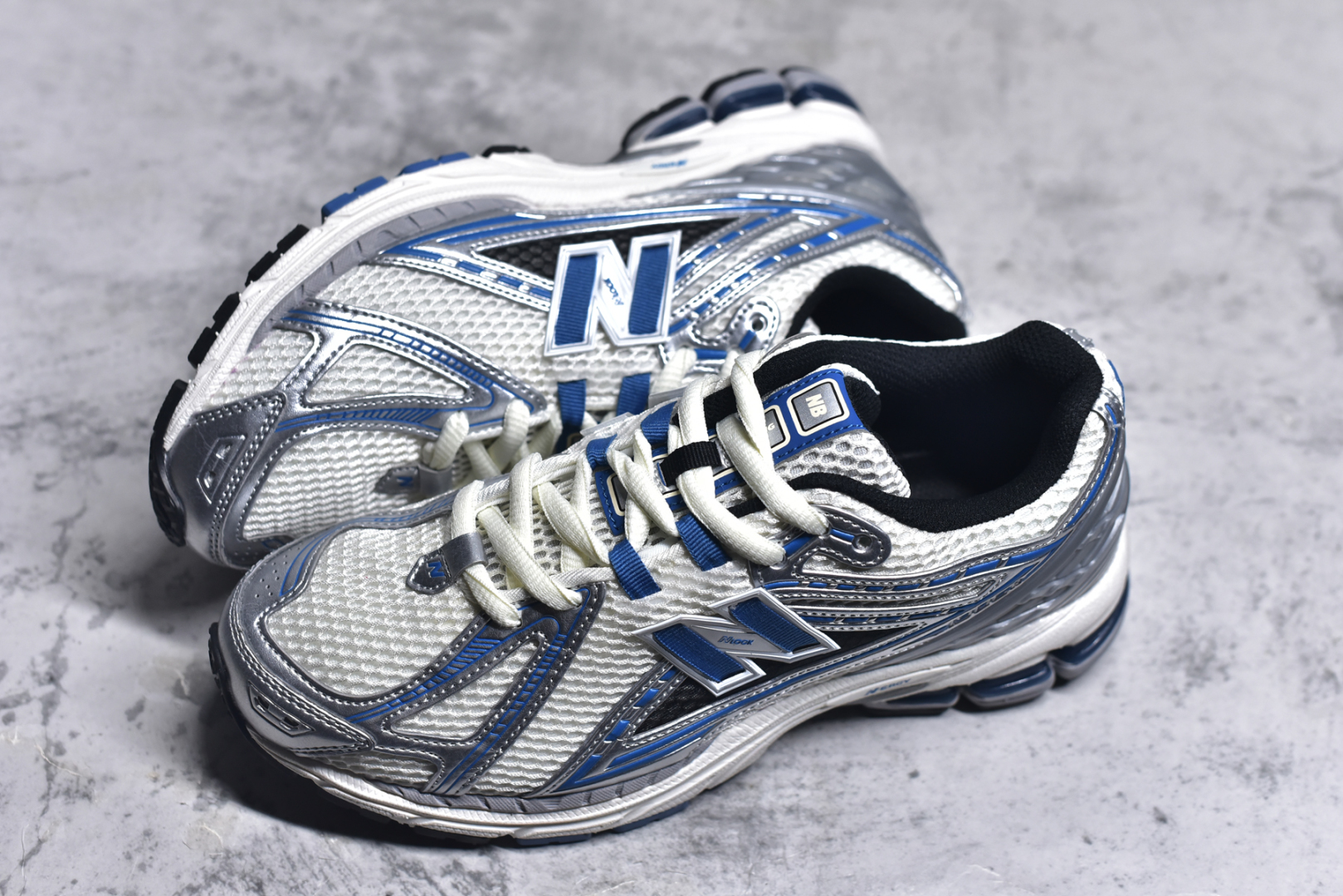 图片[7]-#新百伦NB New Balance M1906REB 白蓝 全套原楦原纸板原厂数据开发 进口三明治网面 原装进口皮料正确绒感卡色 正确中底拉帮中底网布细节 原厂标裁 带紫光防伪 定制后跟透明水晶模块 冲裁组合 大底贴合程度胶水上色把控完美 整洁度挑战全网艺术家 多道序QC把关品质完善 匠心打造 耗时两个月开发完成 工艺极其复杂难度可想而知 新开独立私模大底 全网唯一正确六层组合大底 高端零售专供产物 尺码：36-45-选品中心