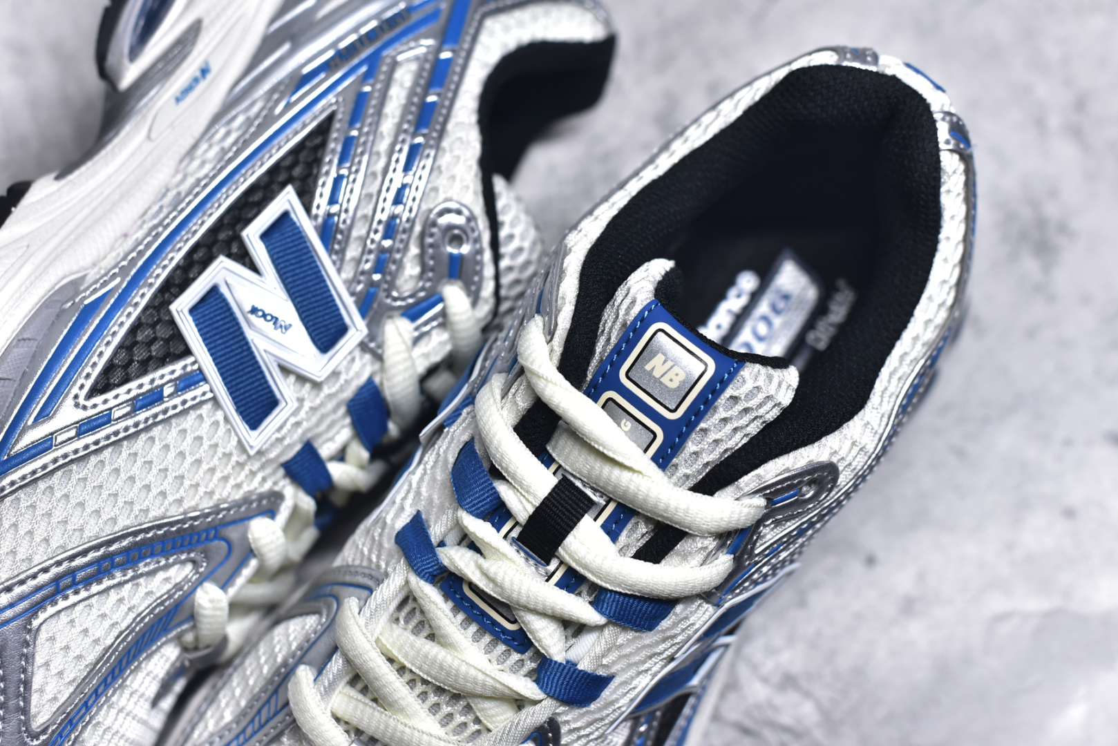 图片[9]-#新百伦NB New Balance M1906REB 白蓝 全套原楦原纸板原厂数据开发 进口三明治网面 原装进口皮料正确绒感卡色 正确中底拉帮中底网布细节 原厂标裁 带紫光防伪 定制后跟透明水晶模块 冲裁组合 大底贴合程度胶水上色把控完美 整洁度挑战全网艺术家 多道序QC把关品质完善 匠心打造 耗时两个月开发完成 工艺极其复杂难度可想而知 新开独立私模大底 全网唯一正确六层组合大底 高端零售专供产物 尺码：36-45-选品中心